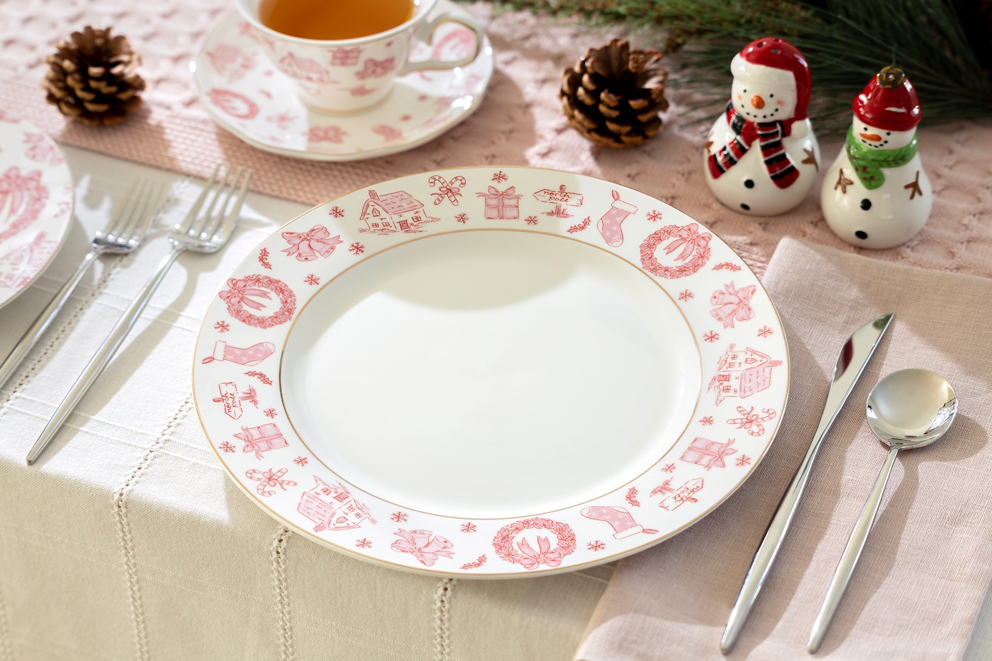 Christmas Pink Bow Fine Porcelain Dessert/Dinner Plate