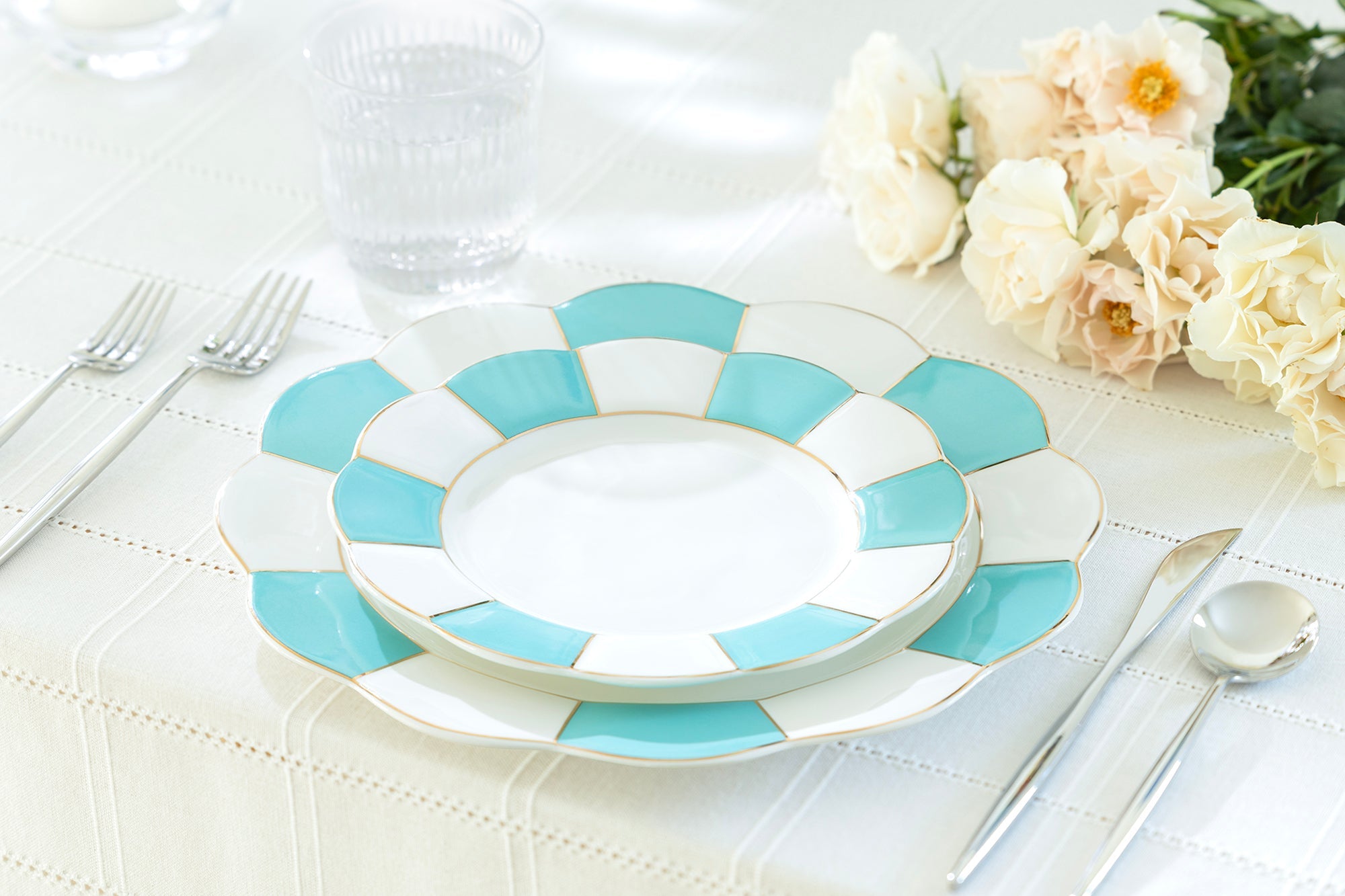 Turquoise and White Scallop Fine Porcelain Dessert/Dinner Plate