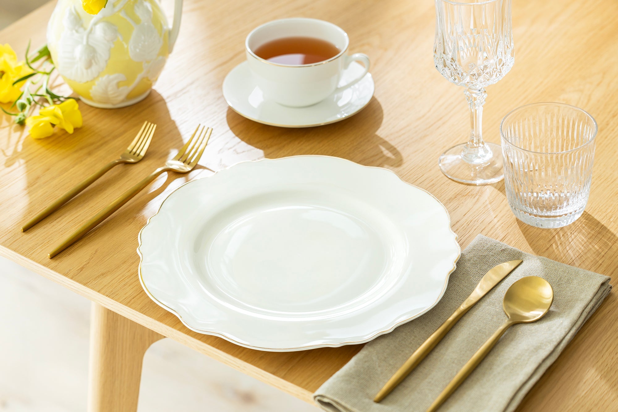 White Gold Duchess Fine Porcelain Dinner Plate