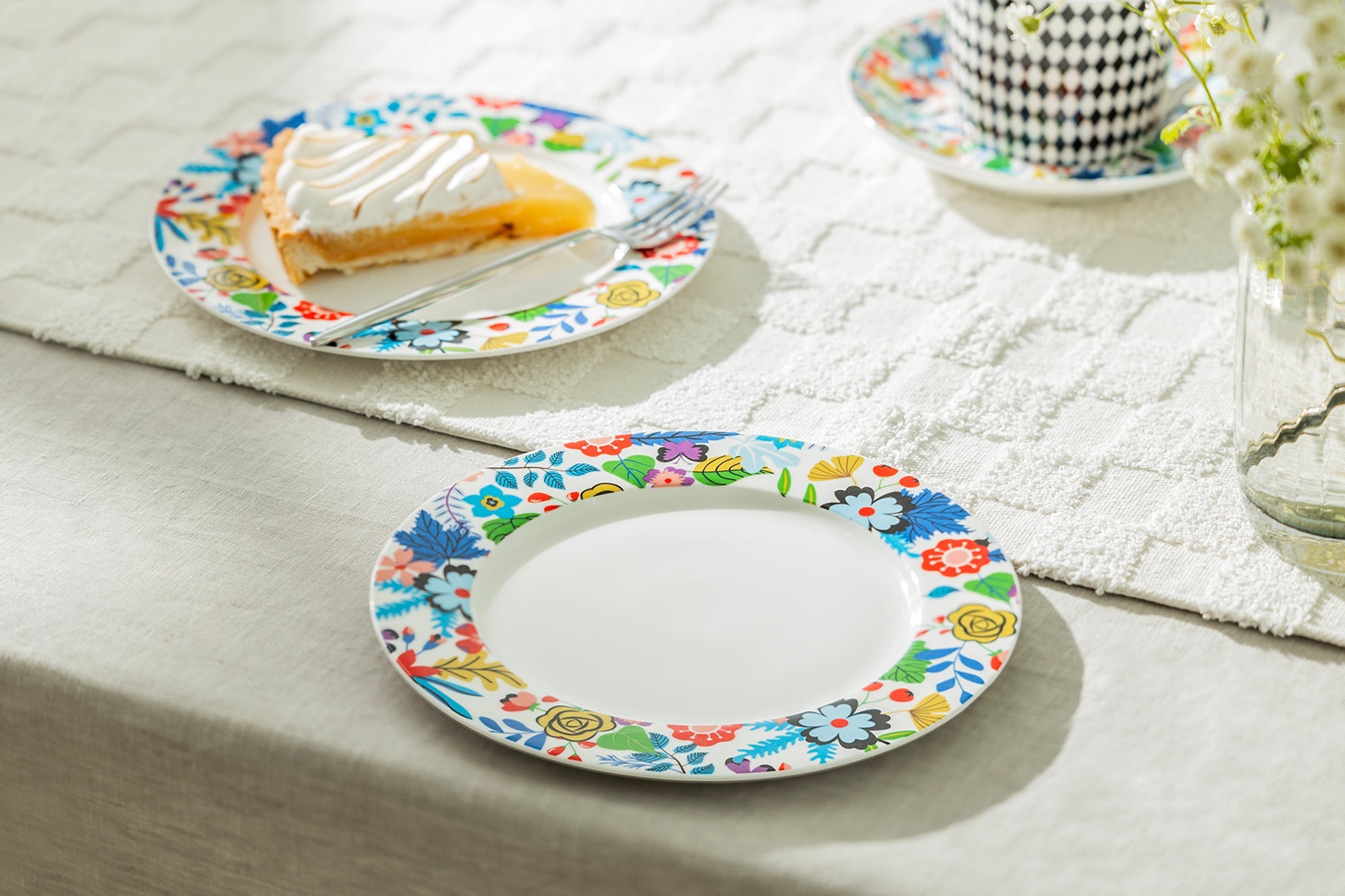7.5" Mad Hatter Fine Porcelain Dessert Plate