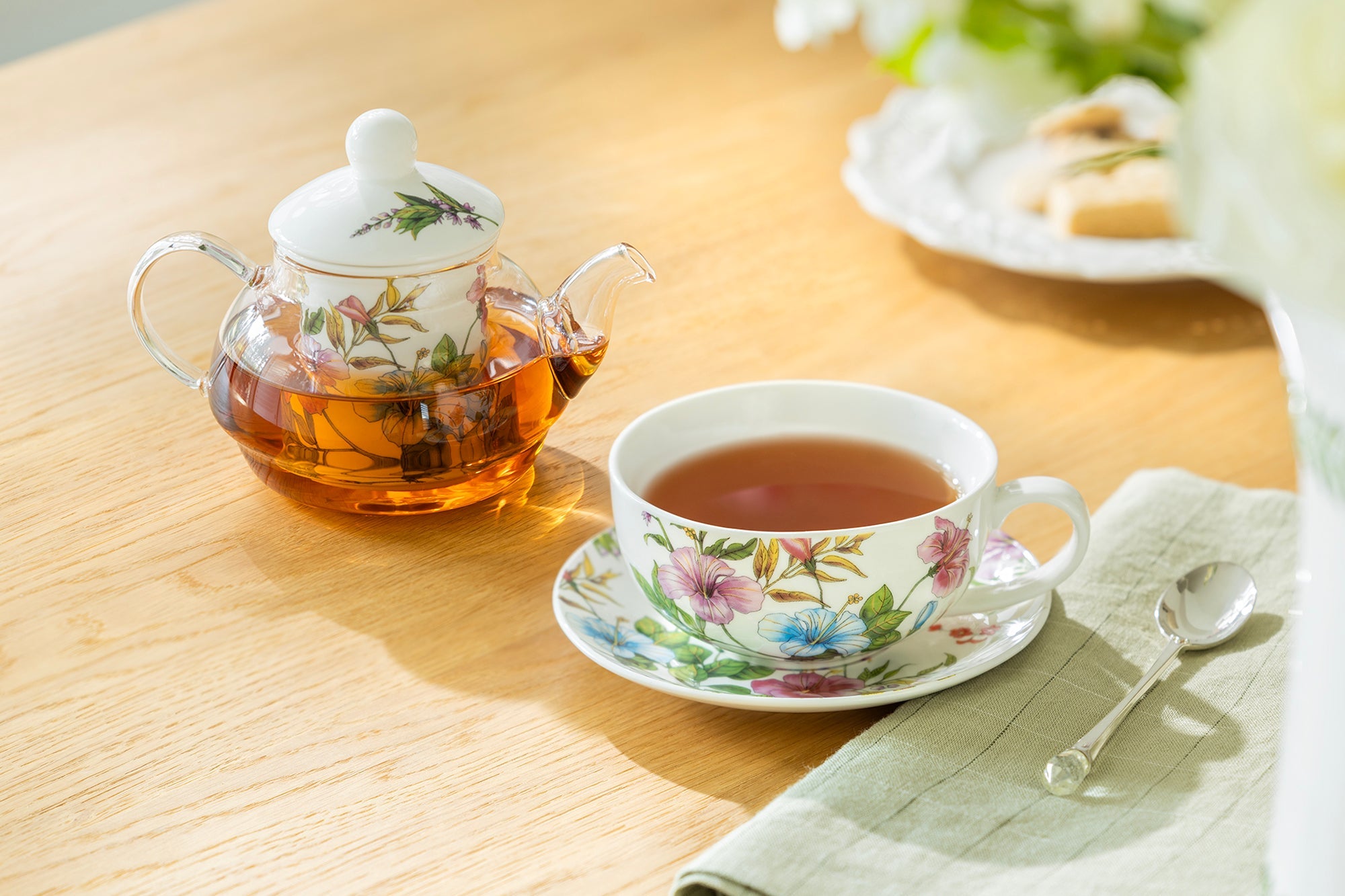 Hibiscus Harmony Glass and Fine Porcelain Tea For One Set