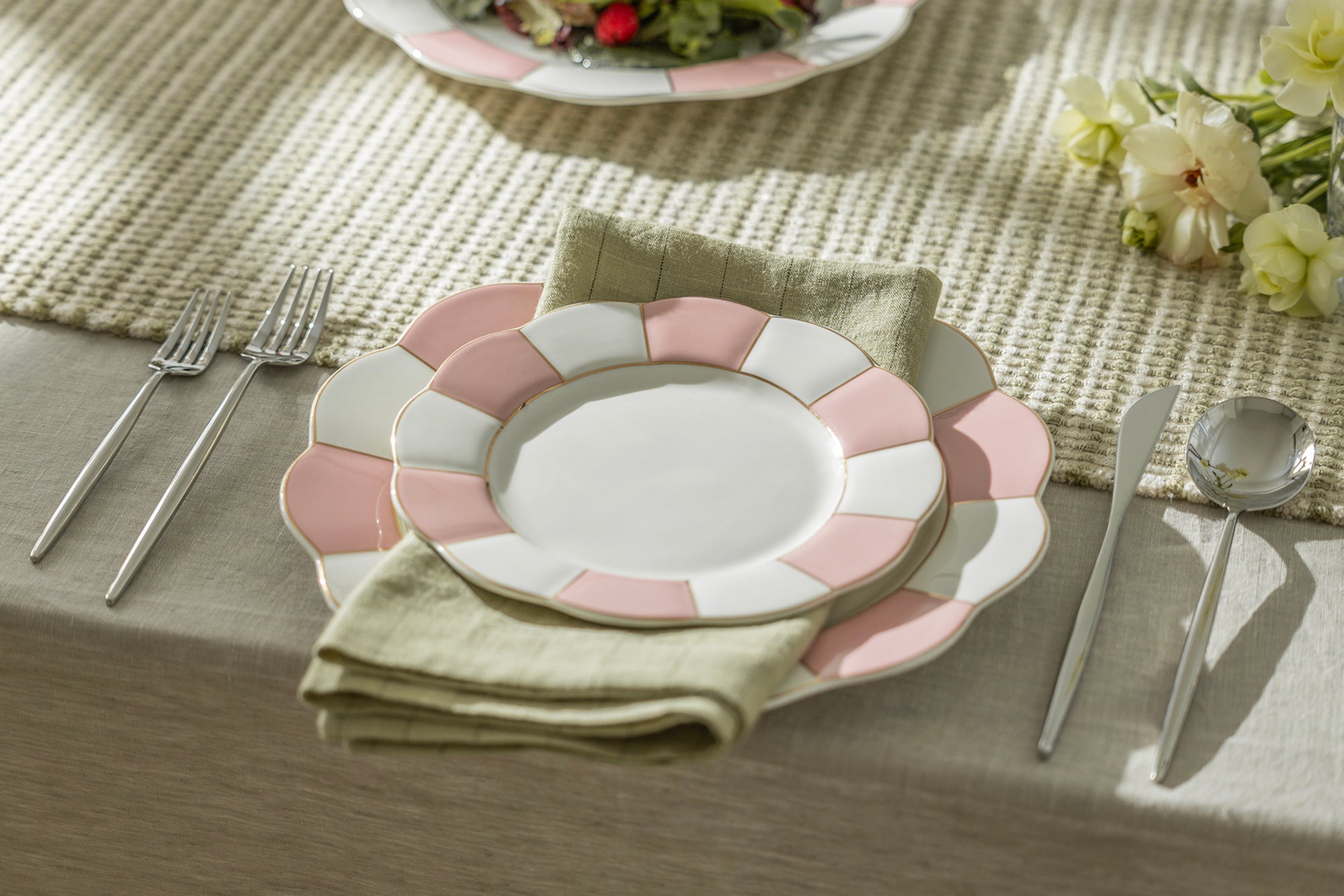 Pink and White Scallop Fine Porcelain Dessert/Dinner Plate