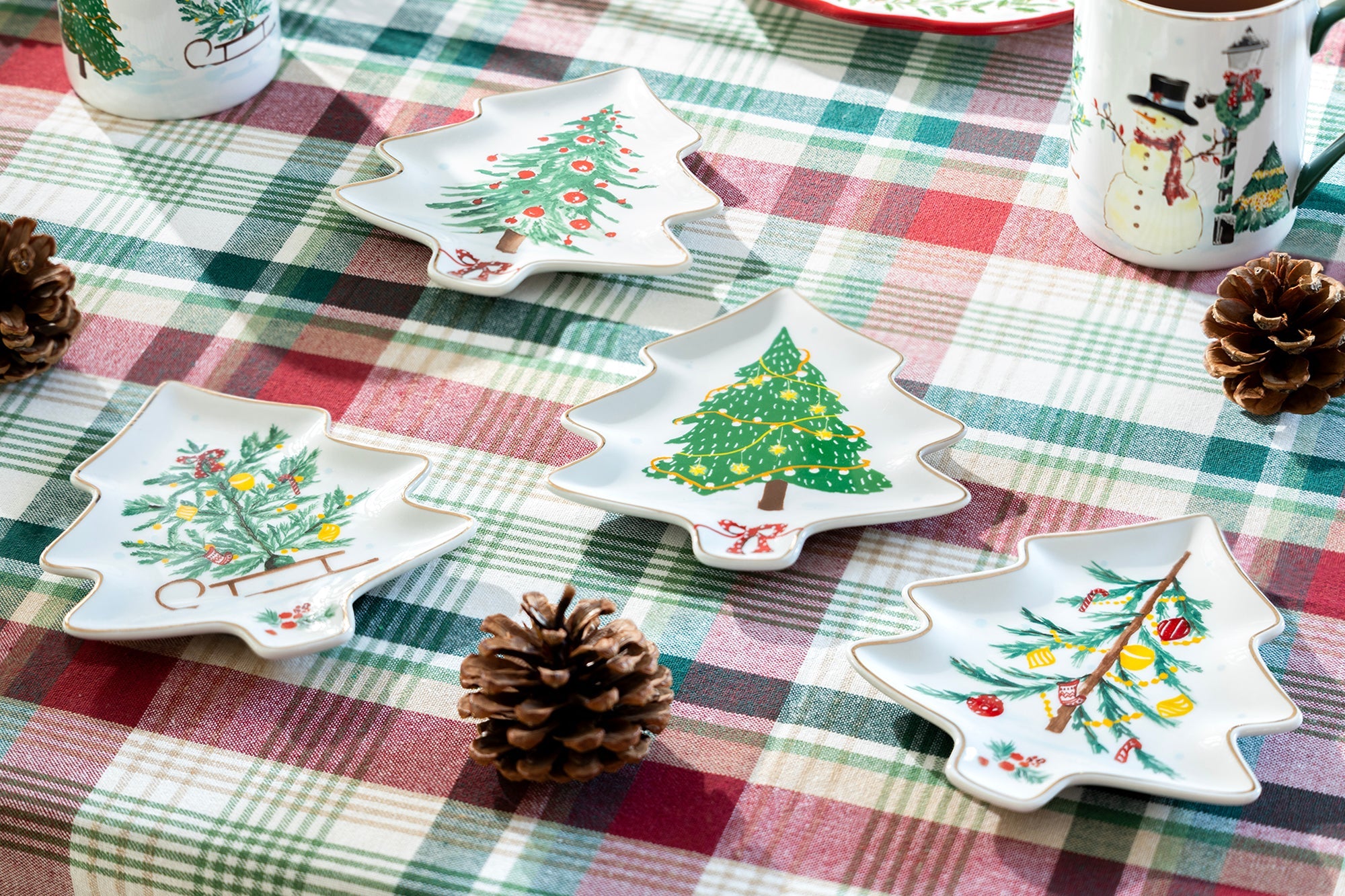 Festive Tree Delight Assorted Dish Set of 4