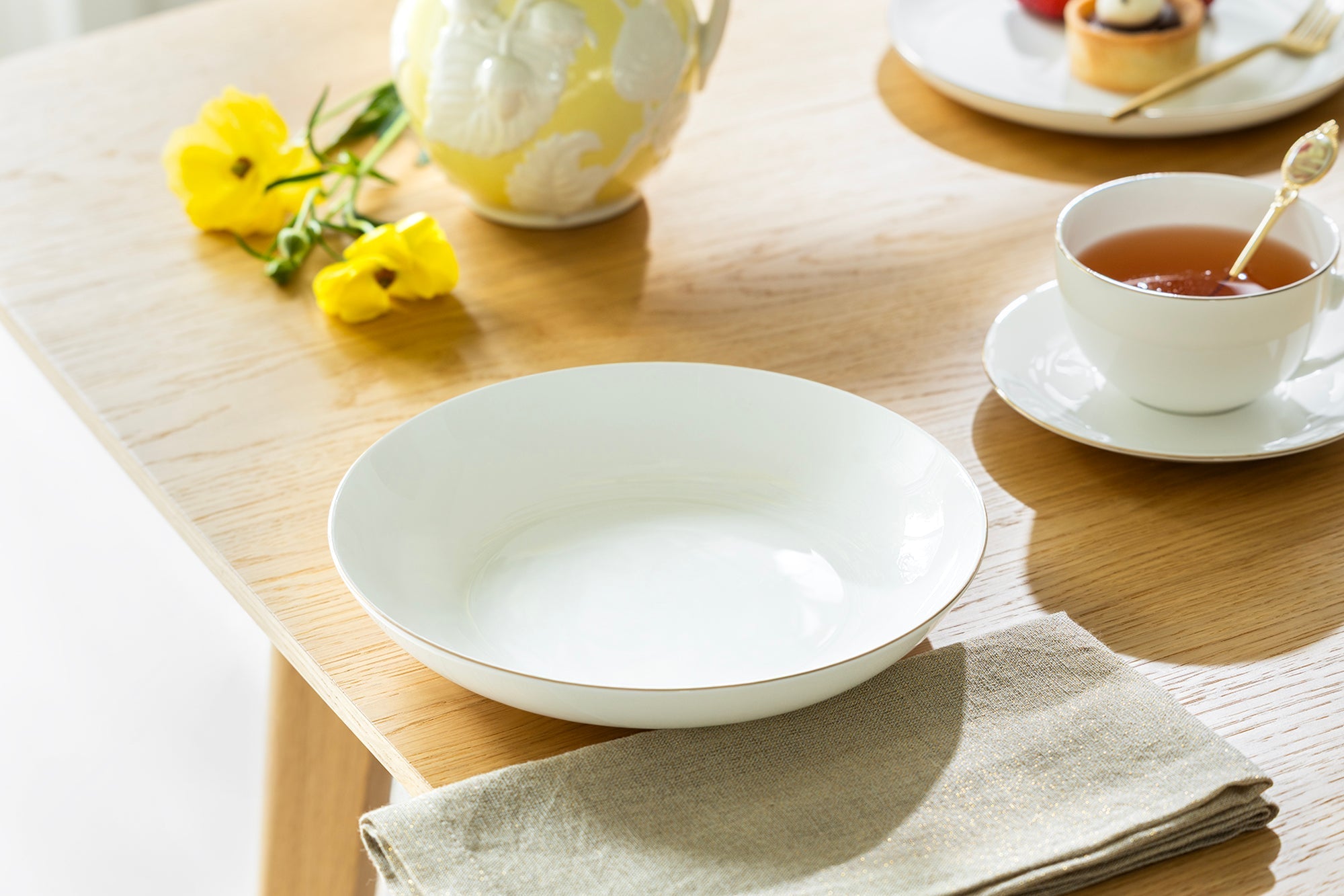 Gold Rim Blanc Bone China Dinner Bowl