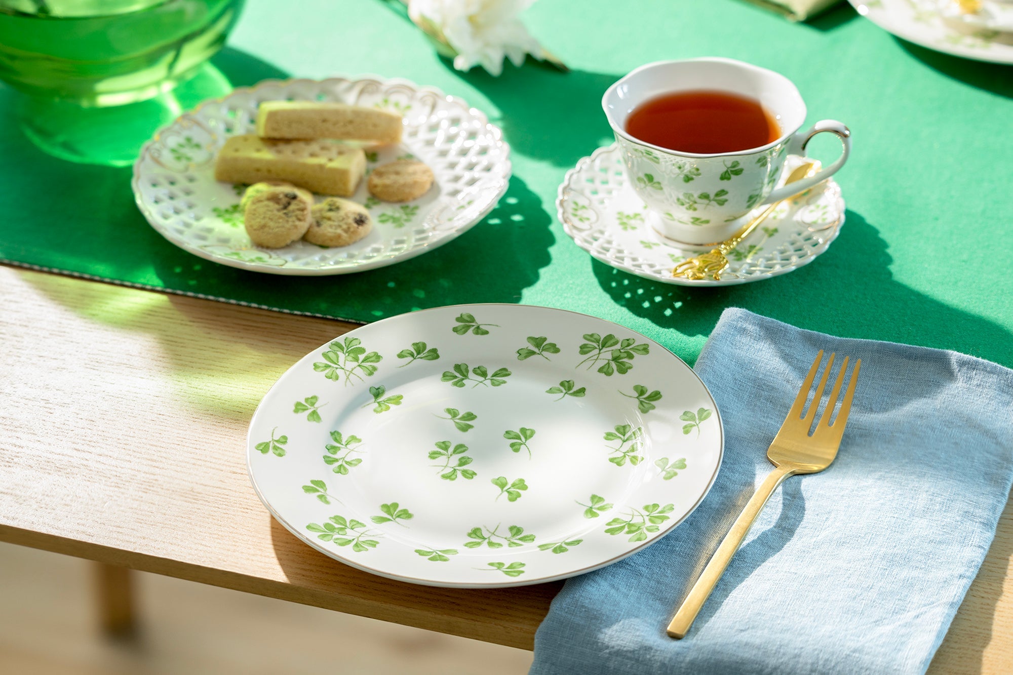 Shamrock Fine Porcelain Dessert/Dinner Plate