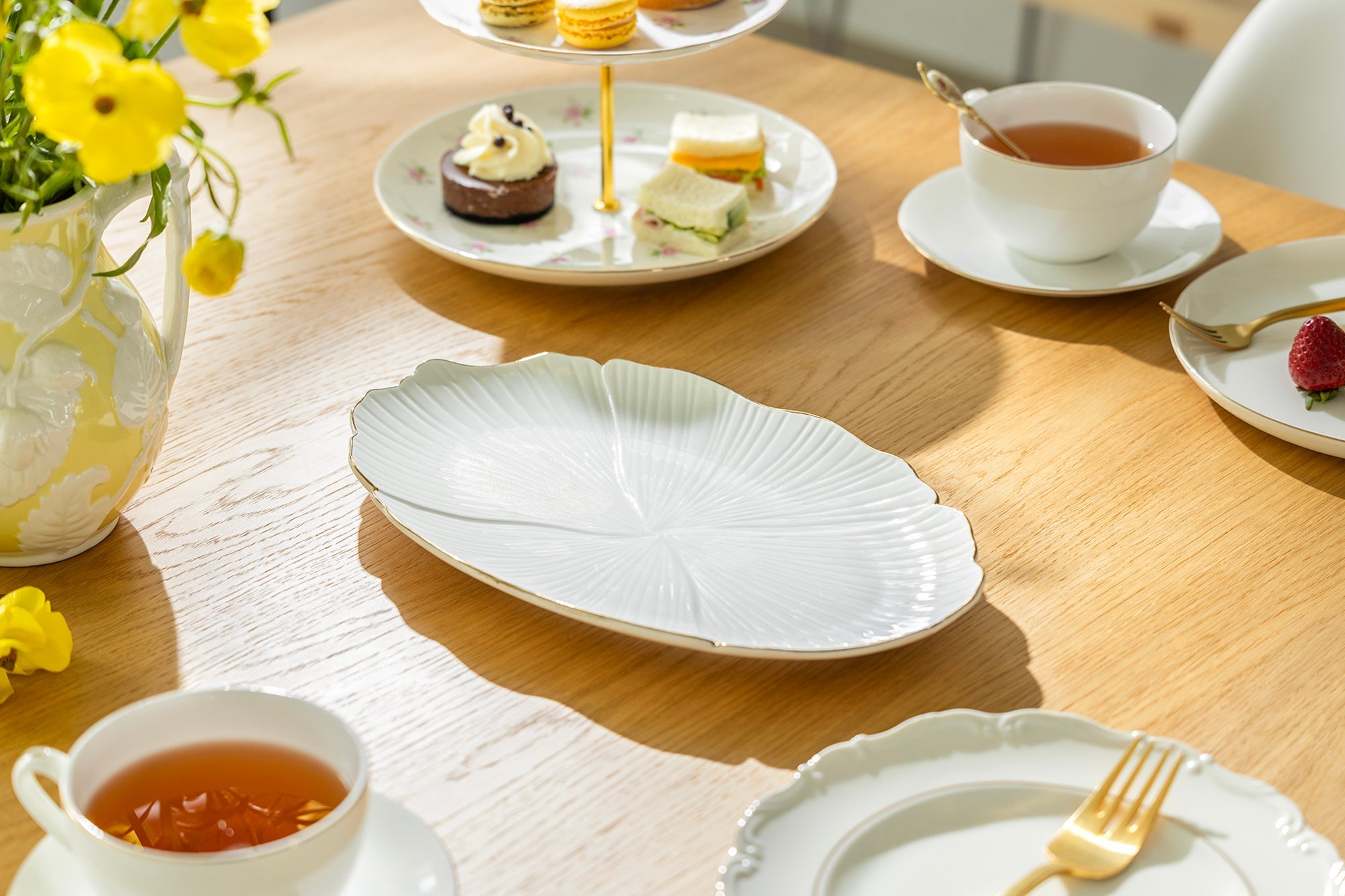 12" Ginkgo Gold Luxe Fine Porcelain Oval Serving Platter - Medium