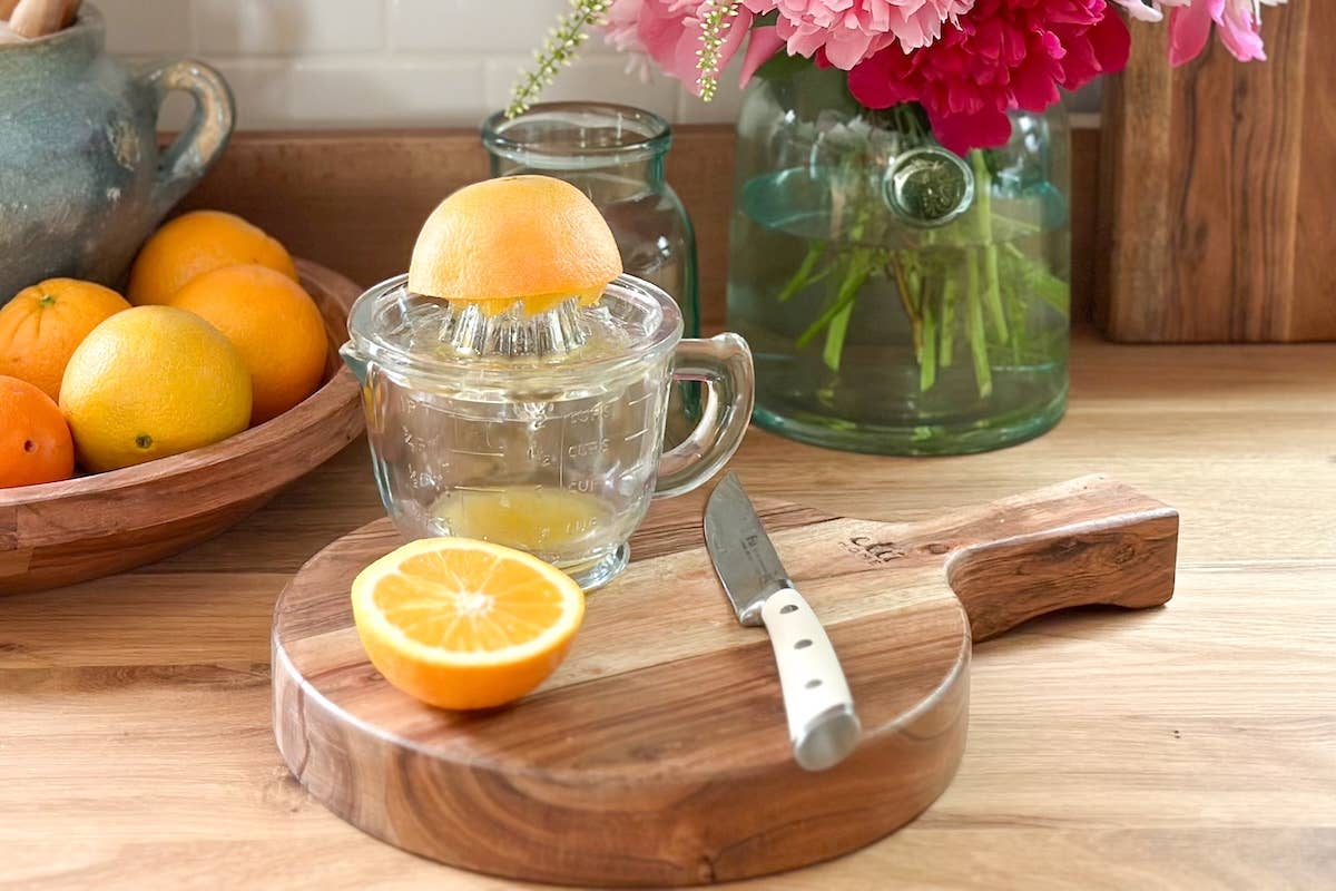 Bistro Glass Citrus Hand Press Juicer with Measuring Cup