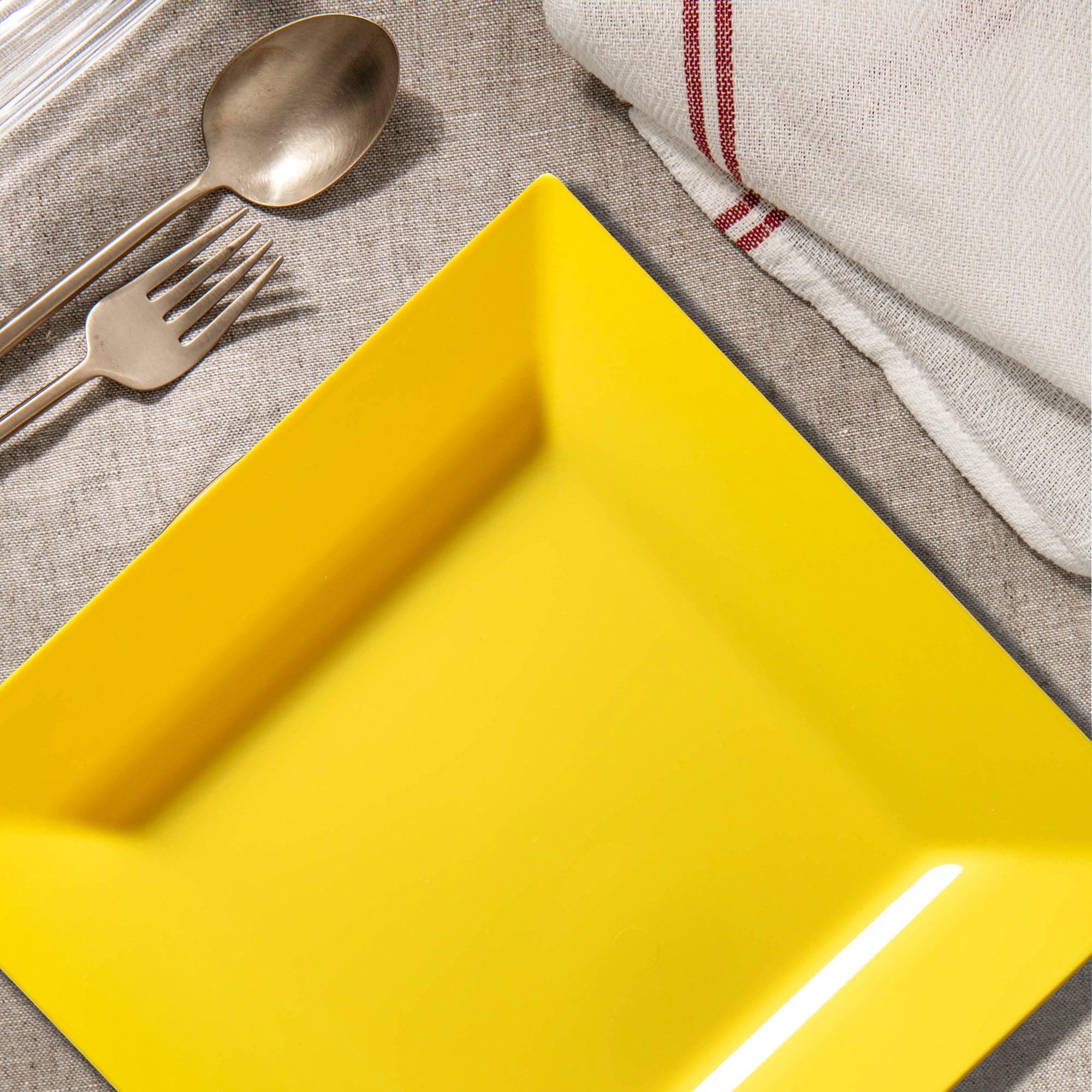 Yellow Square Plastic Dinner Plates (9.5")