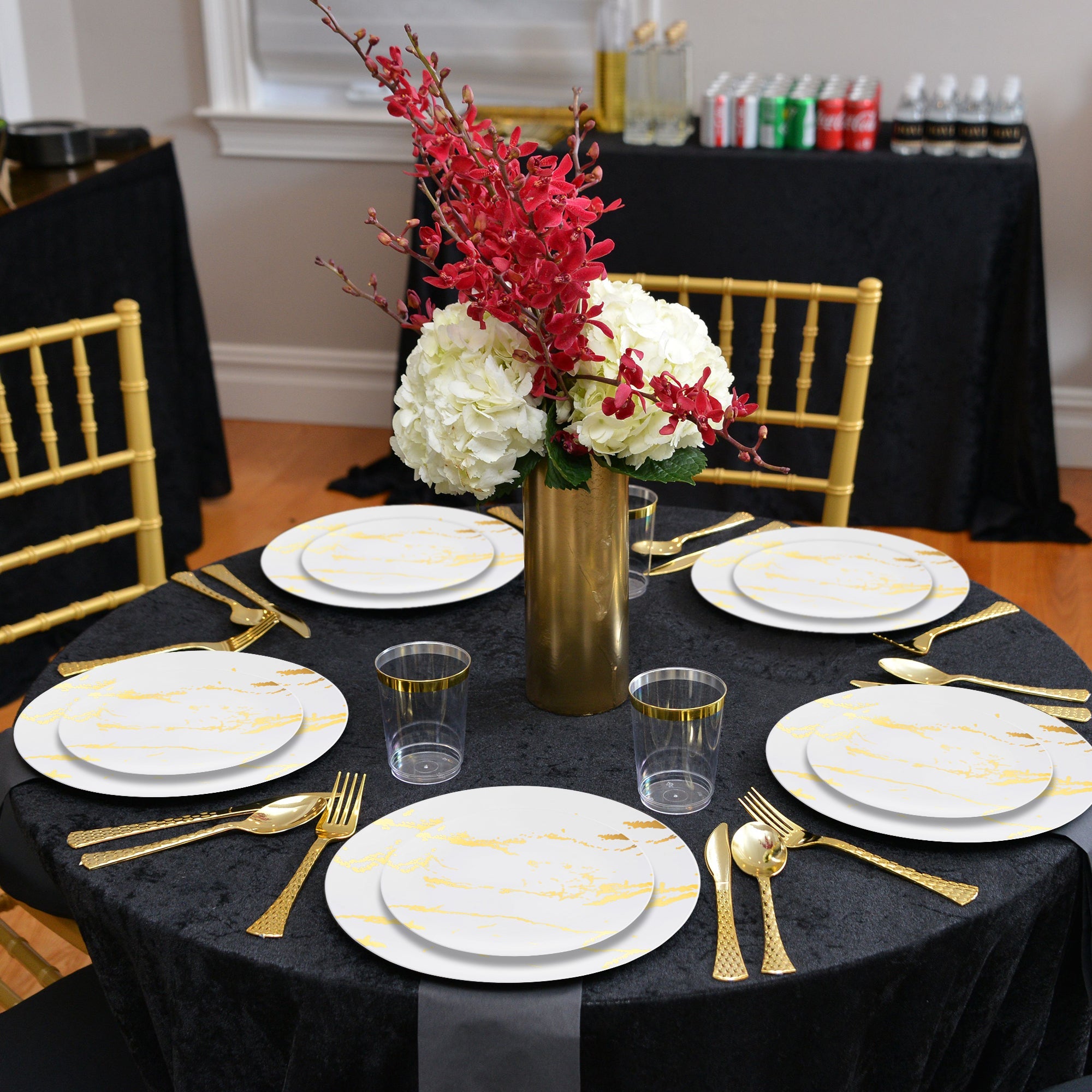 White with Gold Marble Stroke Round Disposable Plastic Appetizer/Salad Plates (7.5")