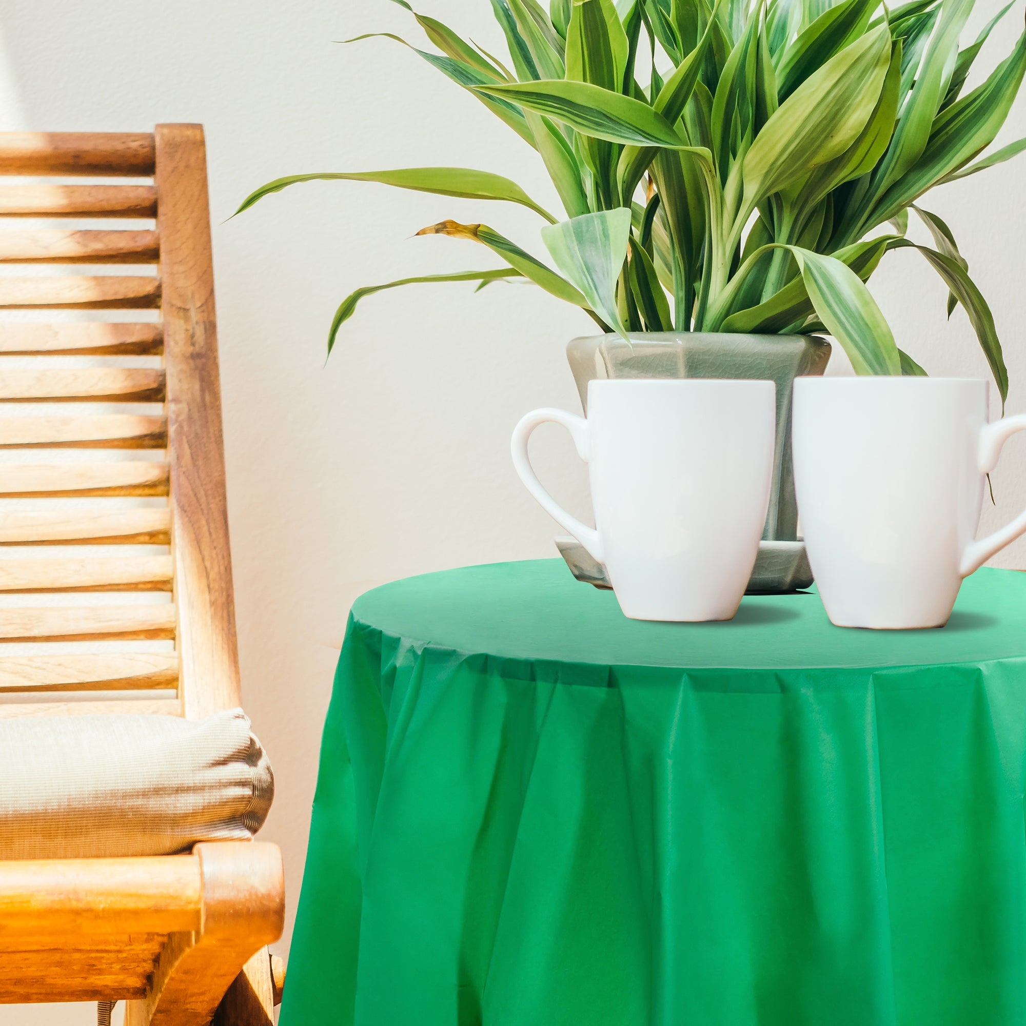 Hunter Green Round Disposable Plastic Tablecloths (84")
