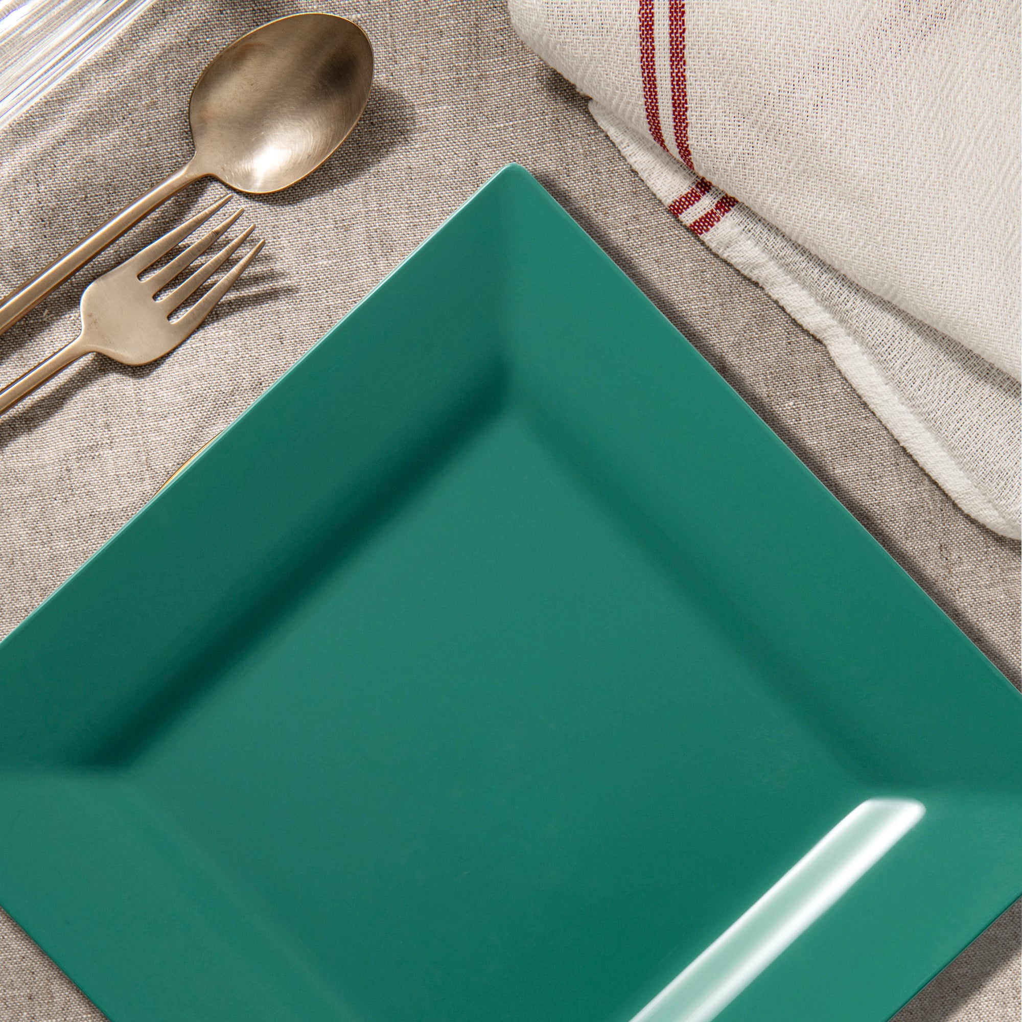 Hunter Green Square Plastic Dinner Plates (9.5")