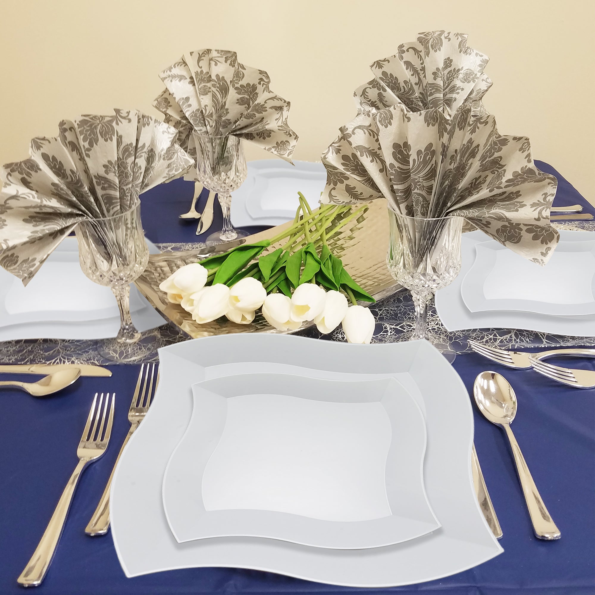 White Wave Plastic Appetizer/Salad Plates (7")