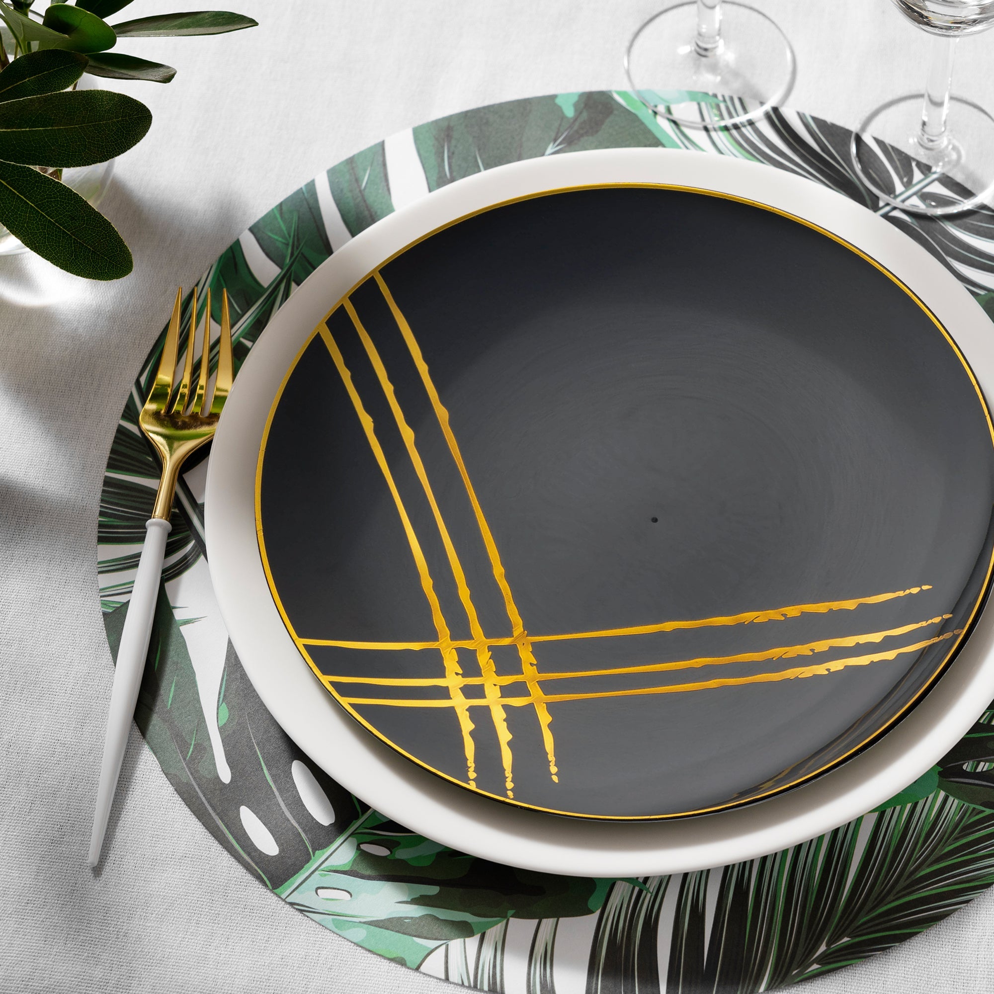 Black with Gold Brushstroke Round Disposable Plastic Appetizer/Salad Plates (7.5")
