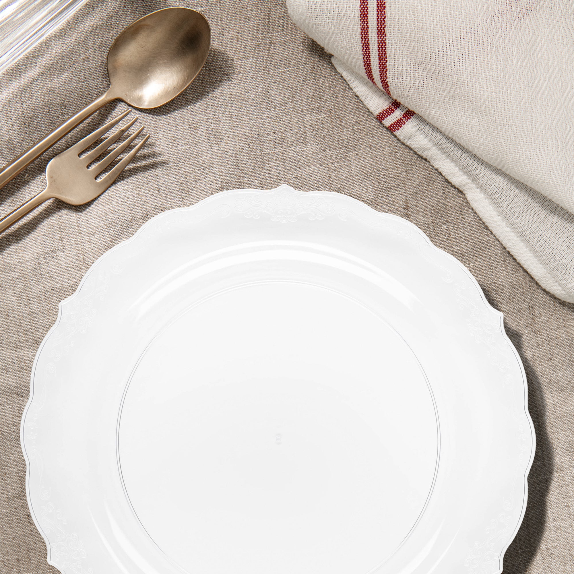 Clear Vintage Round Disposable Plastic Appetizer/Salad Plates (7.5")
