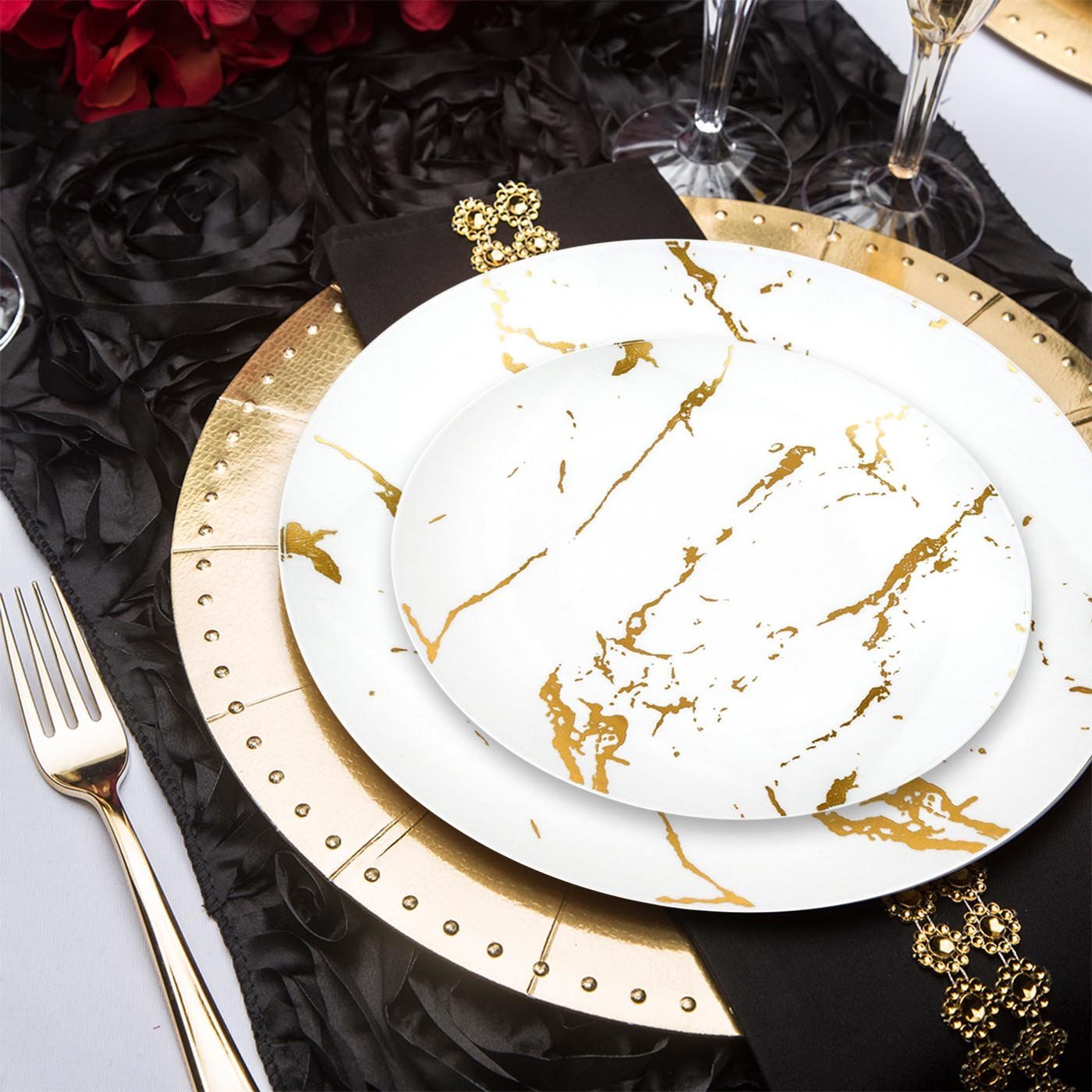 White with Gold Marble Stroke Round Disposable Plastic Appetizer/Salad Plates (7.5")