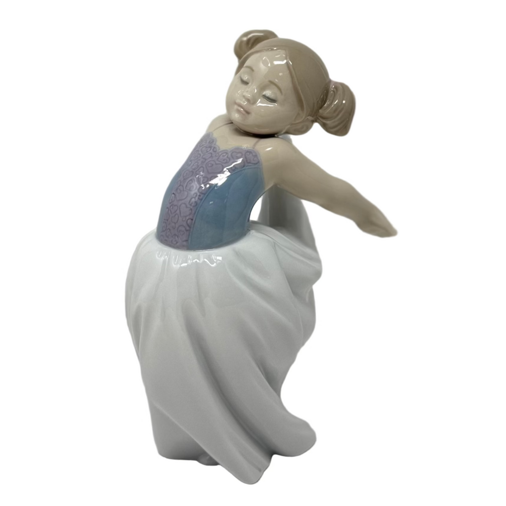 Lladro Porcelain About To Go On Stage Figurine