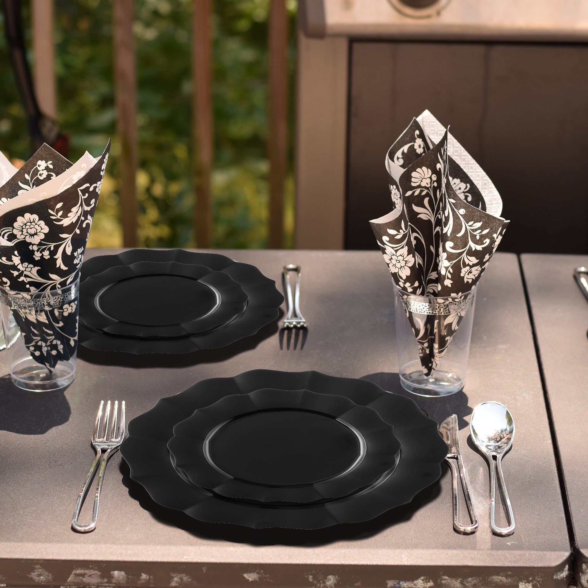 Black Round Lotus Plastic Dinner Plates (10.25")