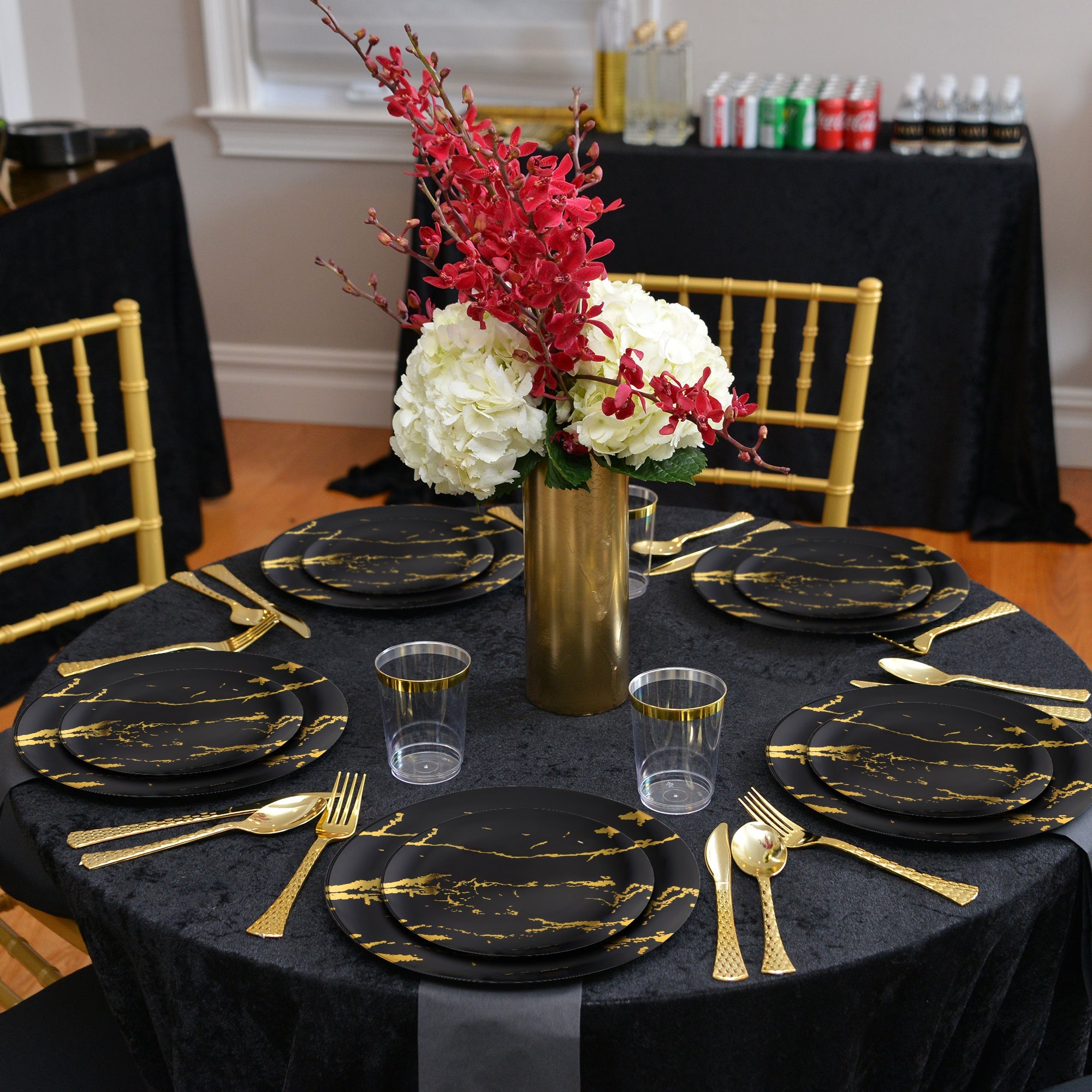 Black with Gold Marble Stroke Round Disposable Plastic Appetizer/Salad Plates (7.5")