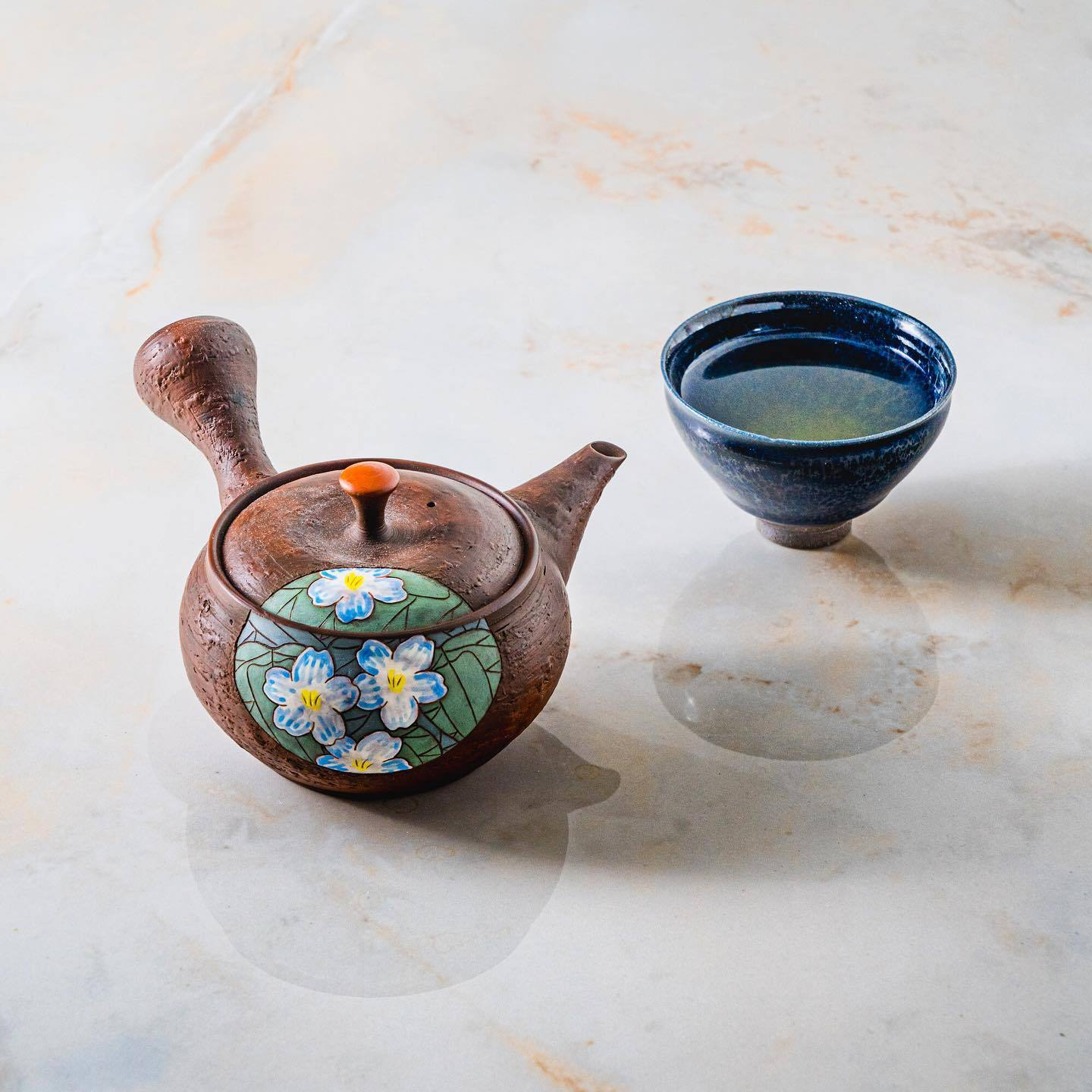 Japanese Kyusu - 亀岡克史 Kameoka Katsushi - 素三 Motozo - Floral Engraved Textured Tokoname-yaki Teapot - 200ml