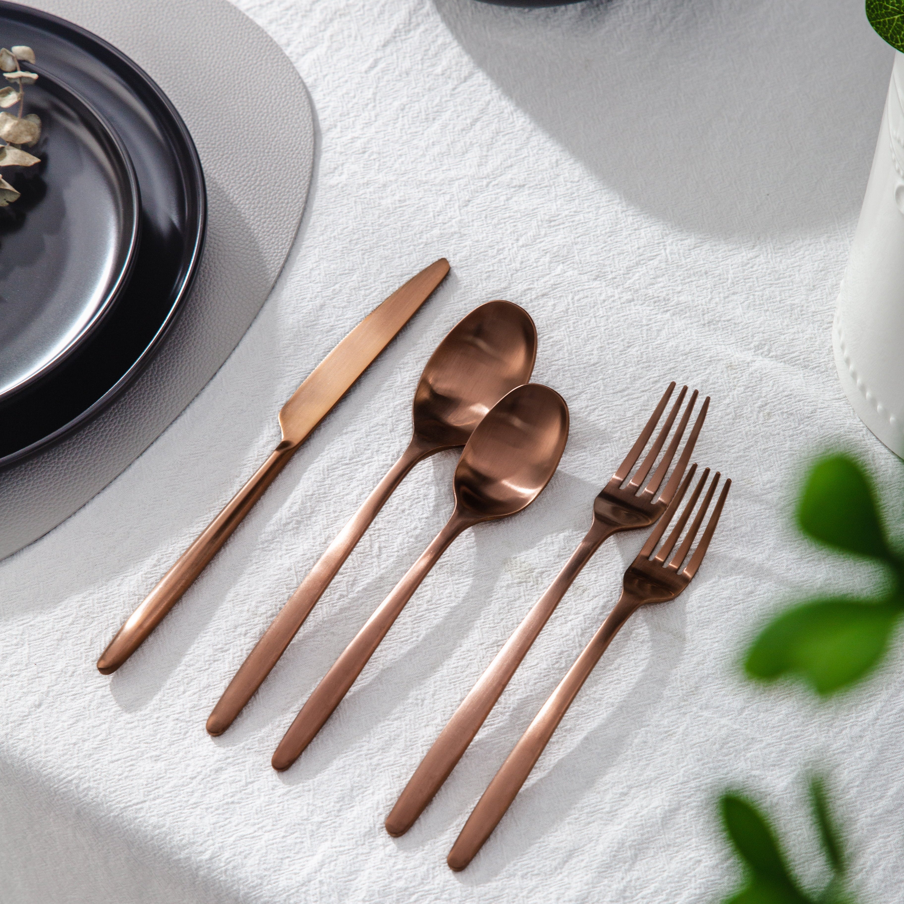 Tia Flatware