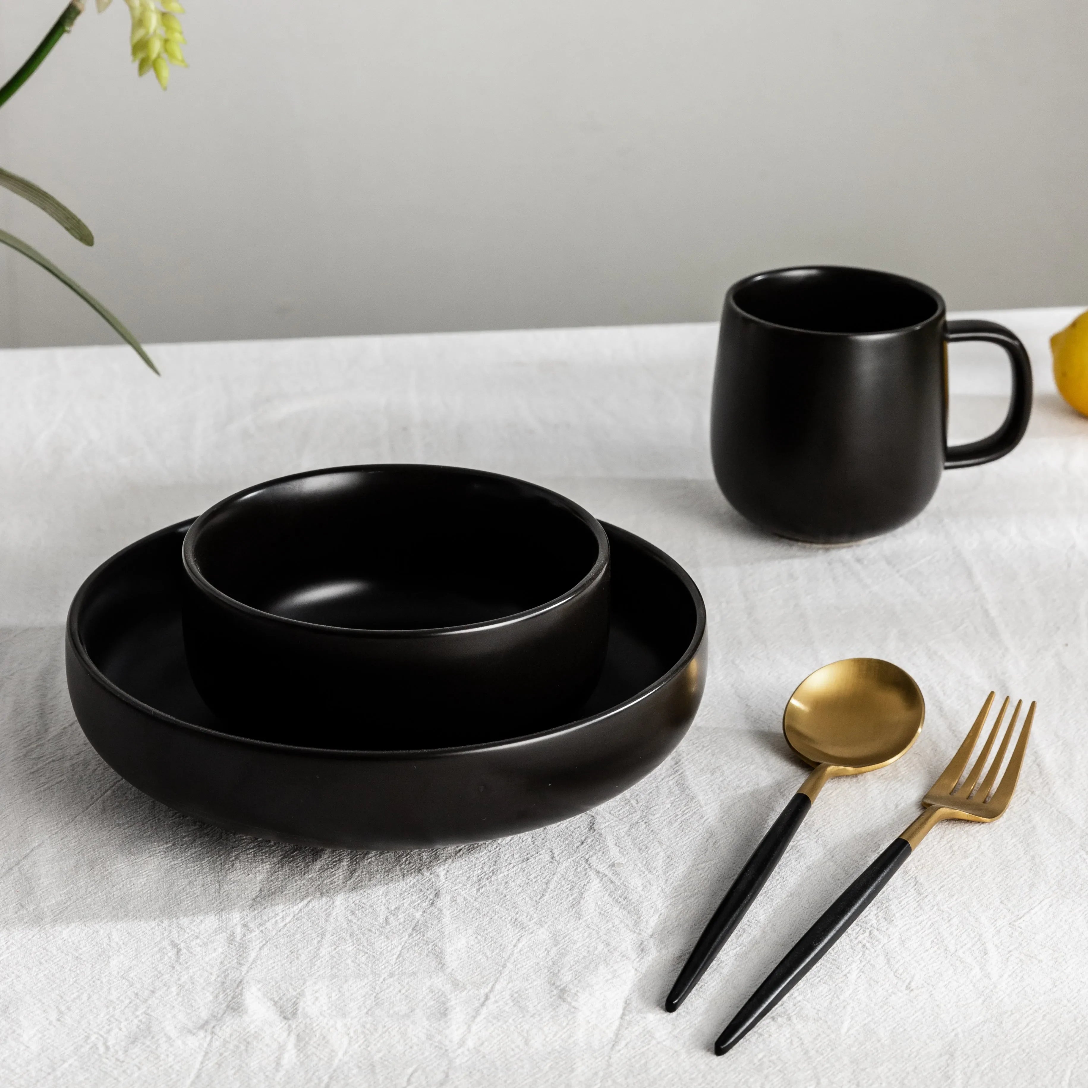 Gilded Serving Utensils & Salad Servers