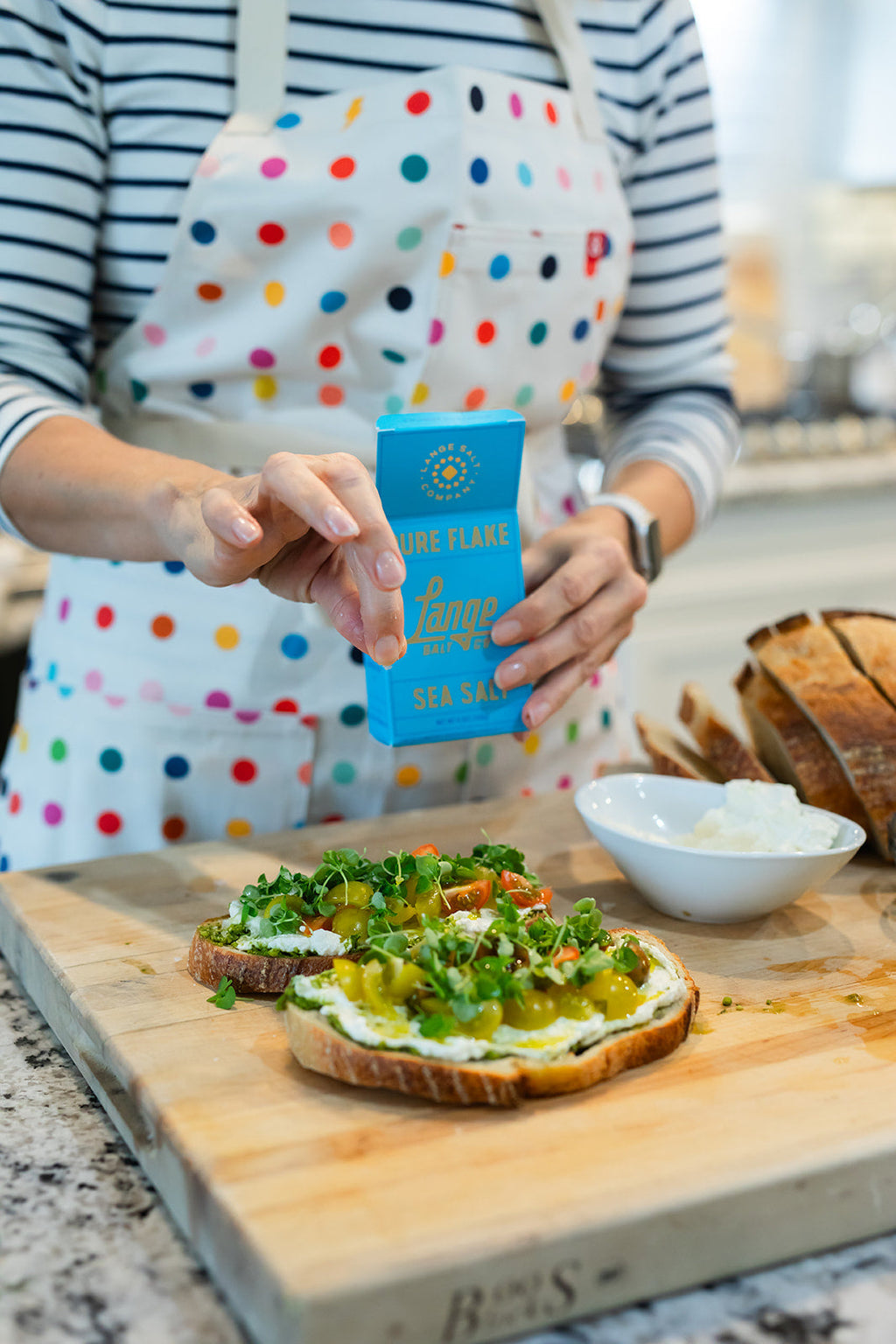 The Essential Apron - Dream First (dots)