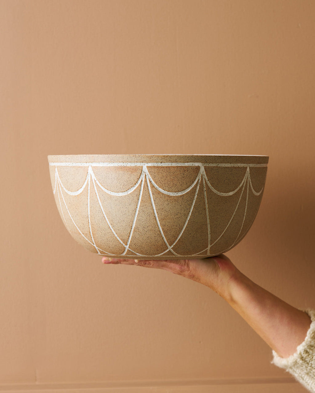 Large Bowl / Natural Entertainer