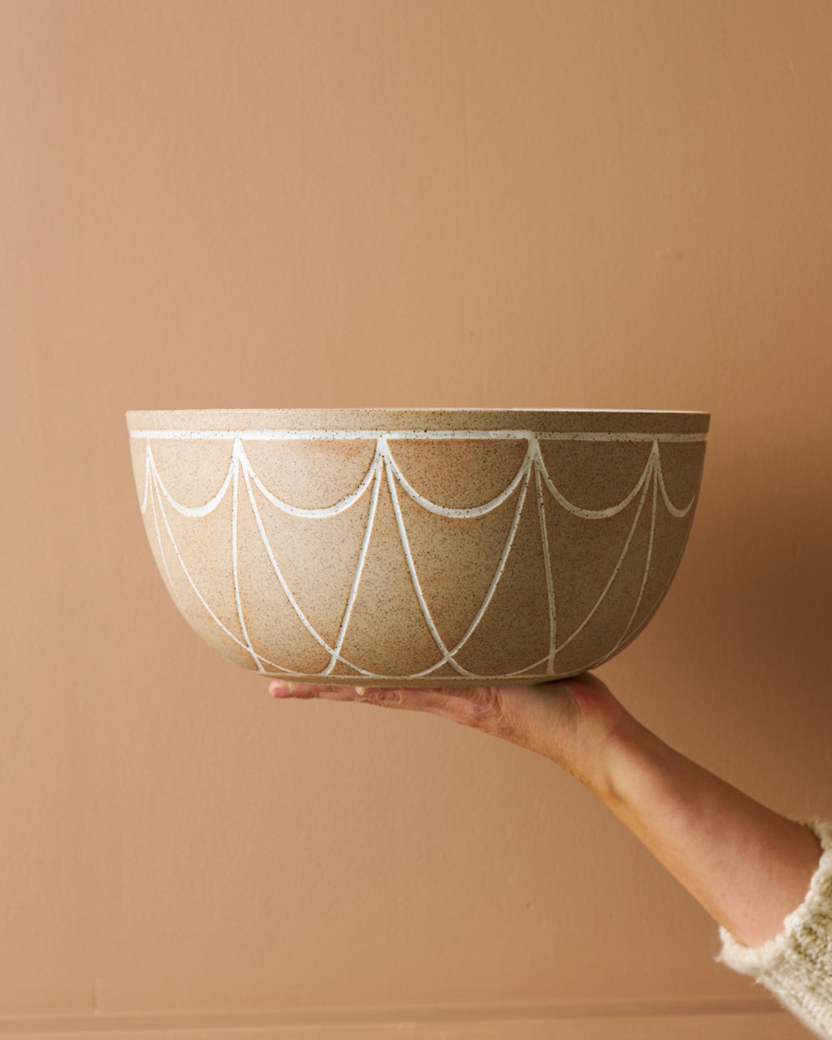 Large Bowl / Natural Entertainer