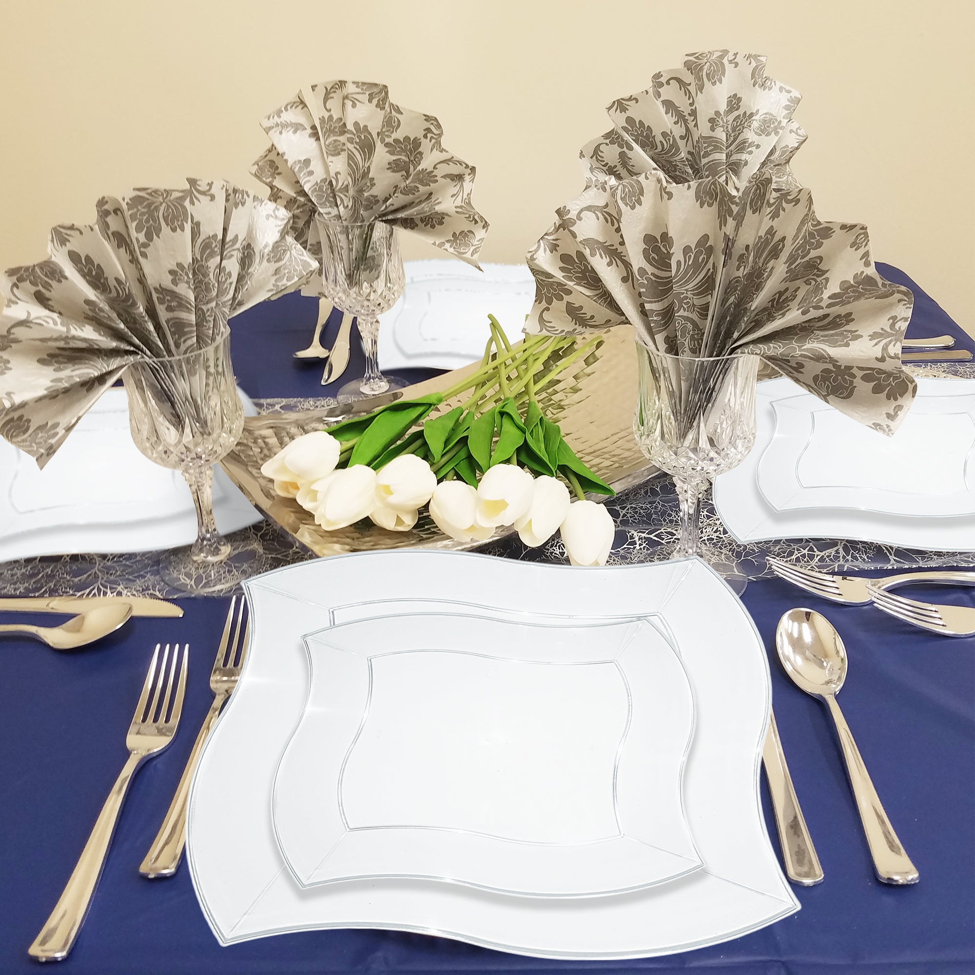 Clear Wave Plastic Dinner Plates (10")