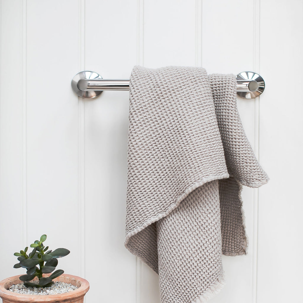 Oblique Towel Rail Short
