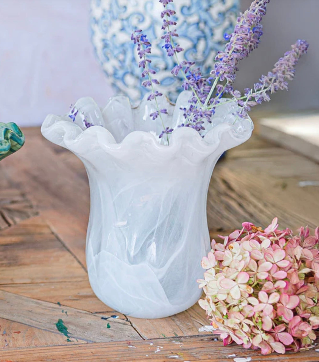 Vietri Onda Glass Tulip Vase - Small White