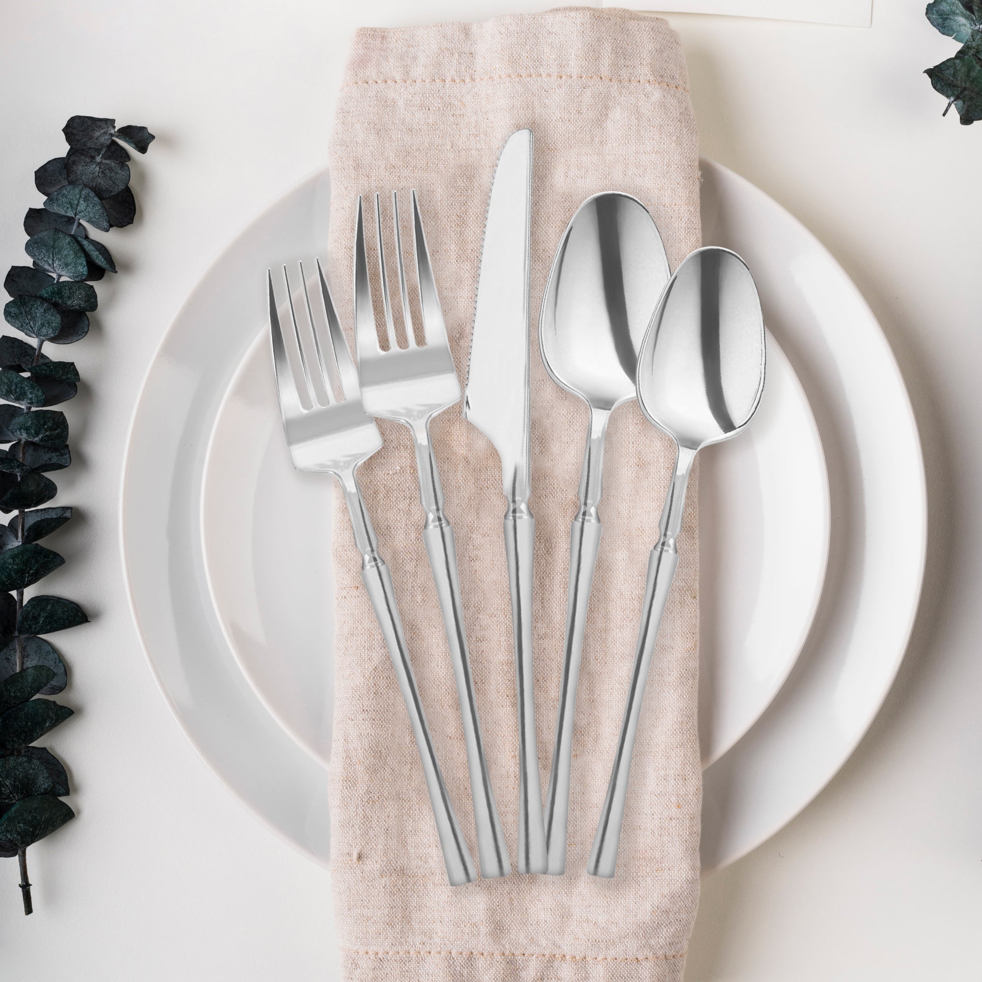 Shiny Silver Moderno Disposable Plastic Dinner Knives