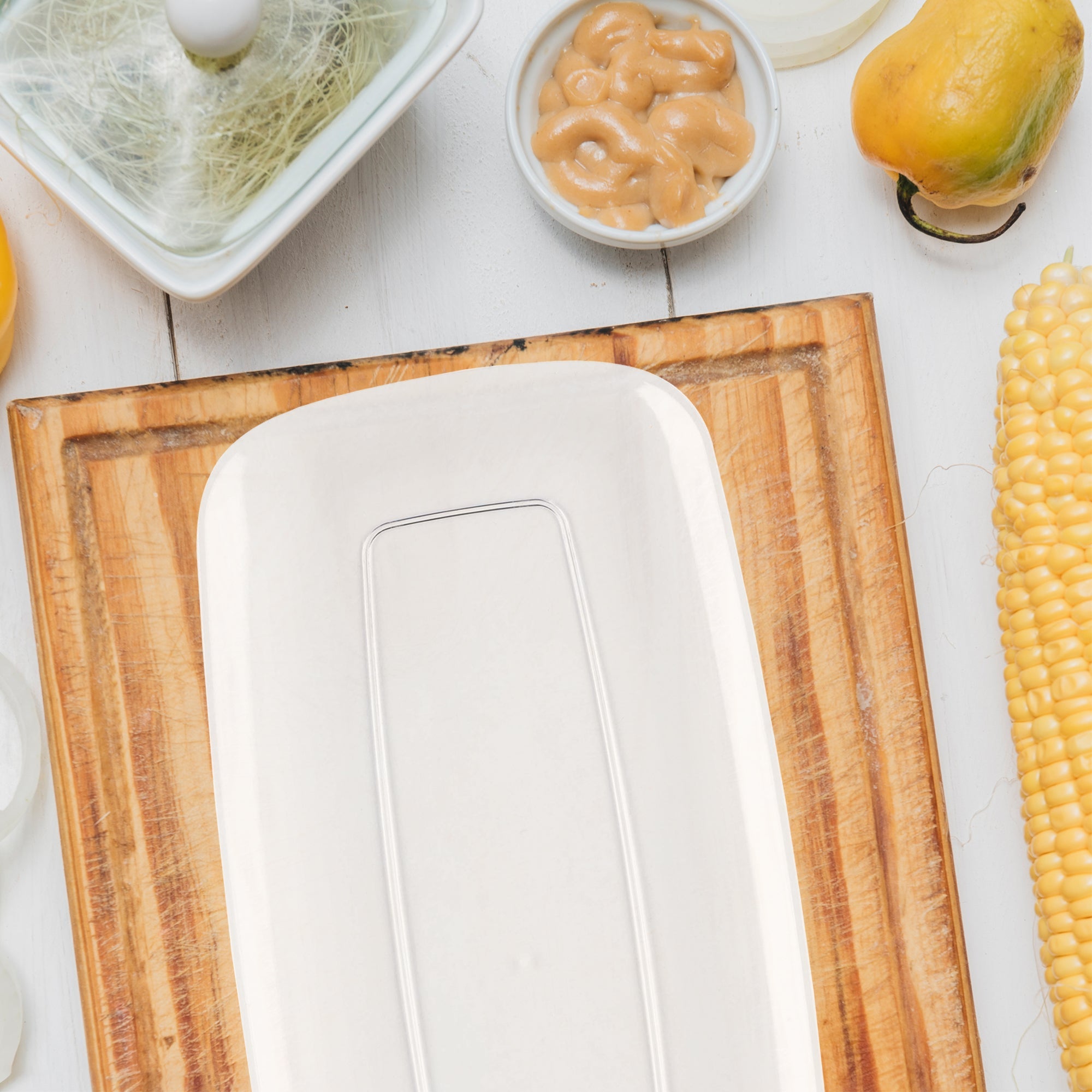 Solid Clear Flat Raised Edge Rectangular Disposable Plastic Plates (10.6" x 5")
