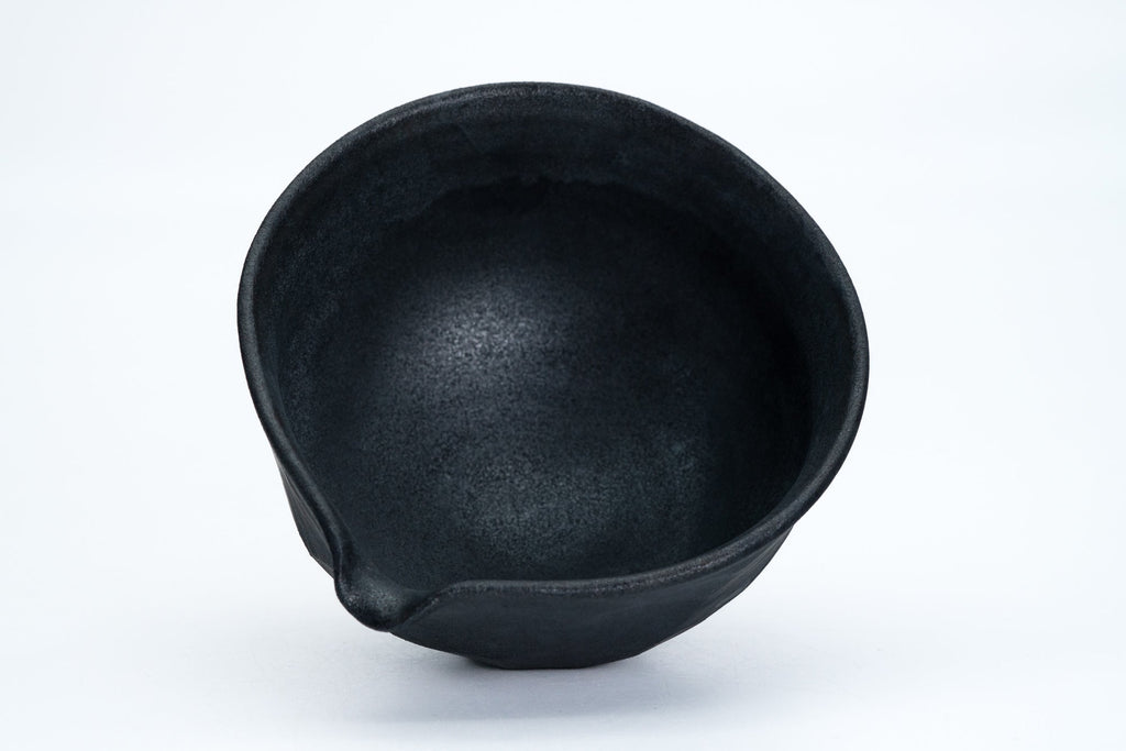 Matte Black Faceted Spouted Matcha Bowl