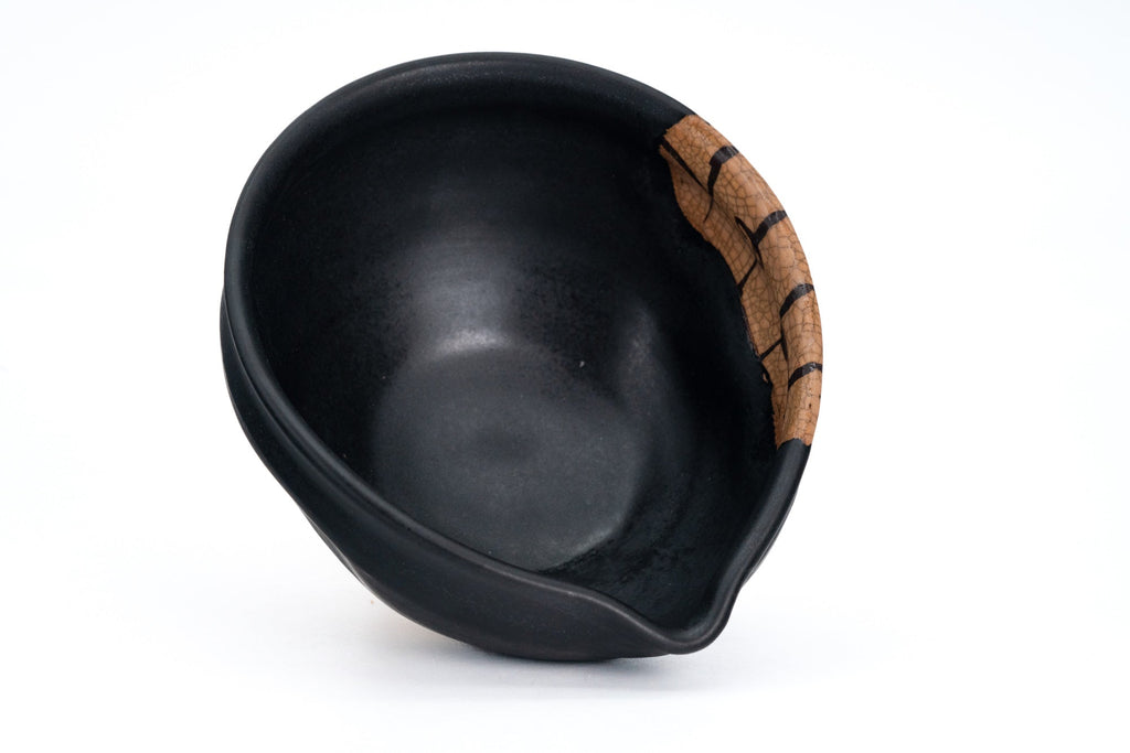Kuro-Oribe Spouted Matcha Bowl - 350ml