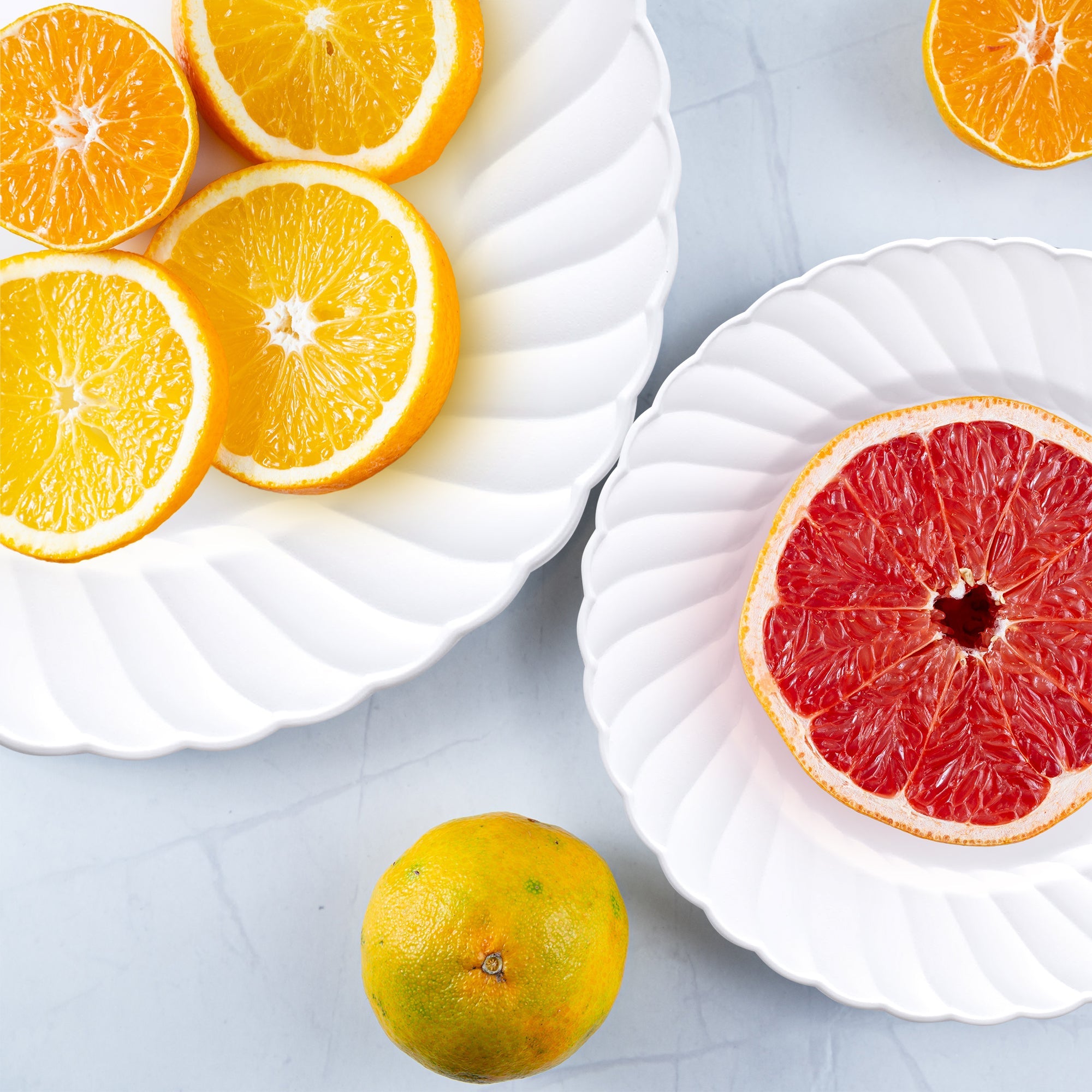 White Flair Plastic Buffet Plates (9")