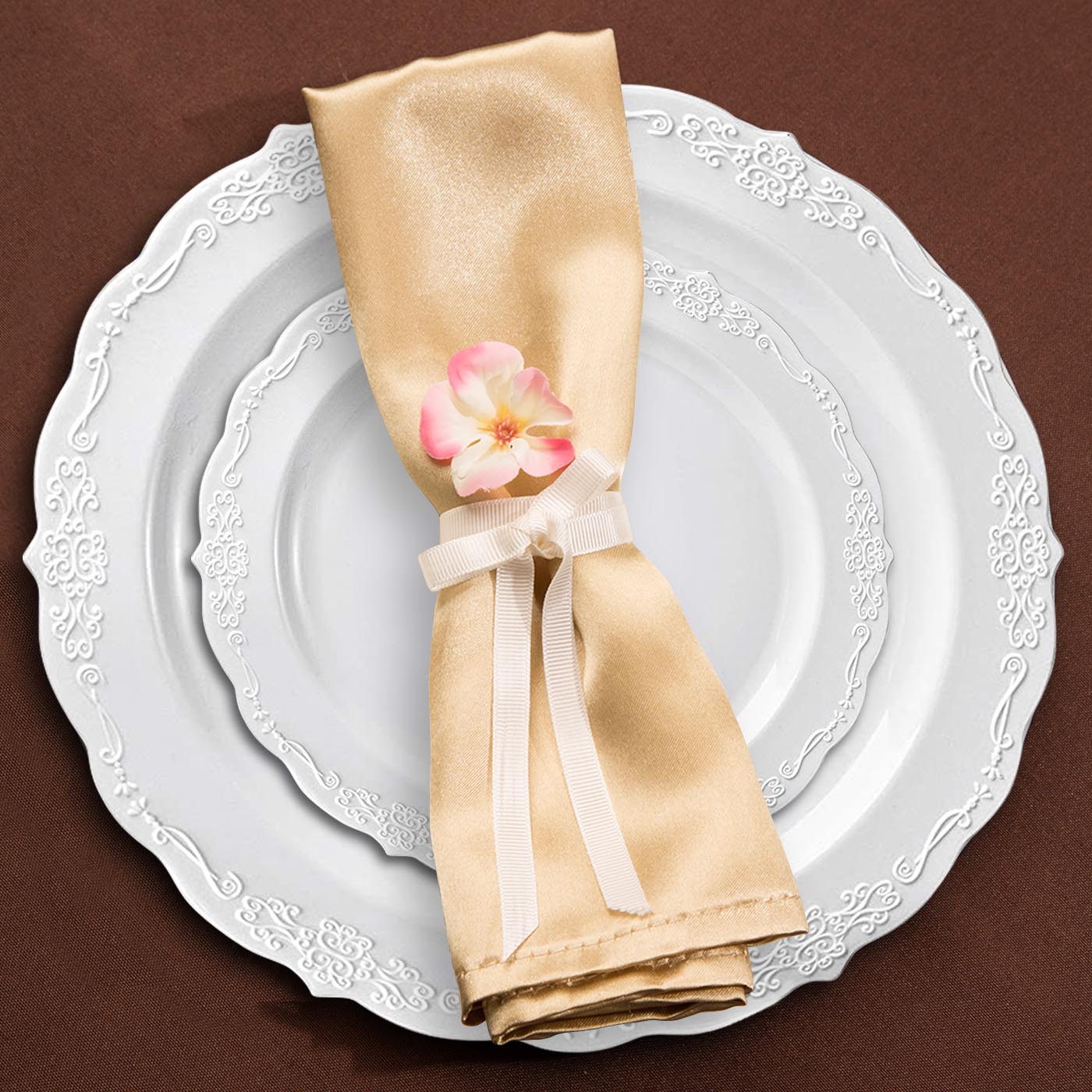 White Vintage Round Disposable Plastic Appetizer/Salad Plates (7.5")