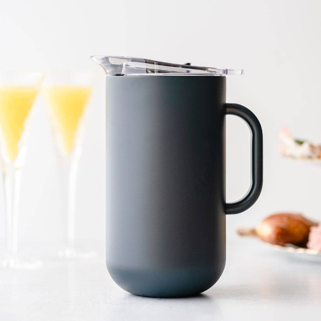 Vacuum-Insulated 2-Liter Pitcher in Caviar