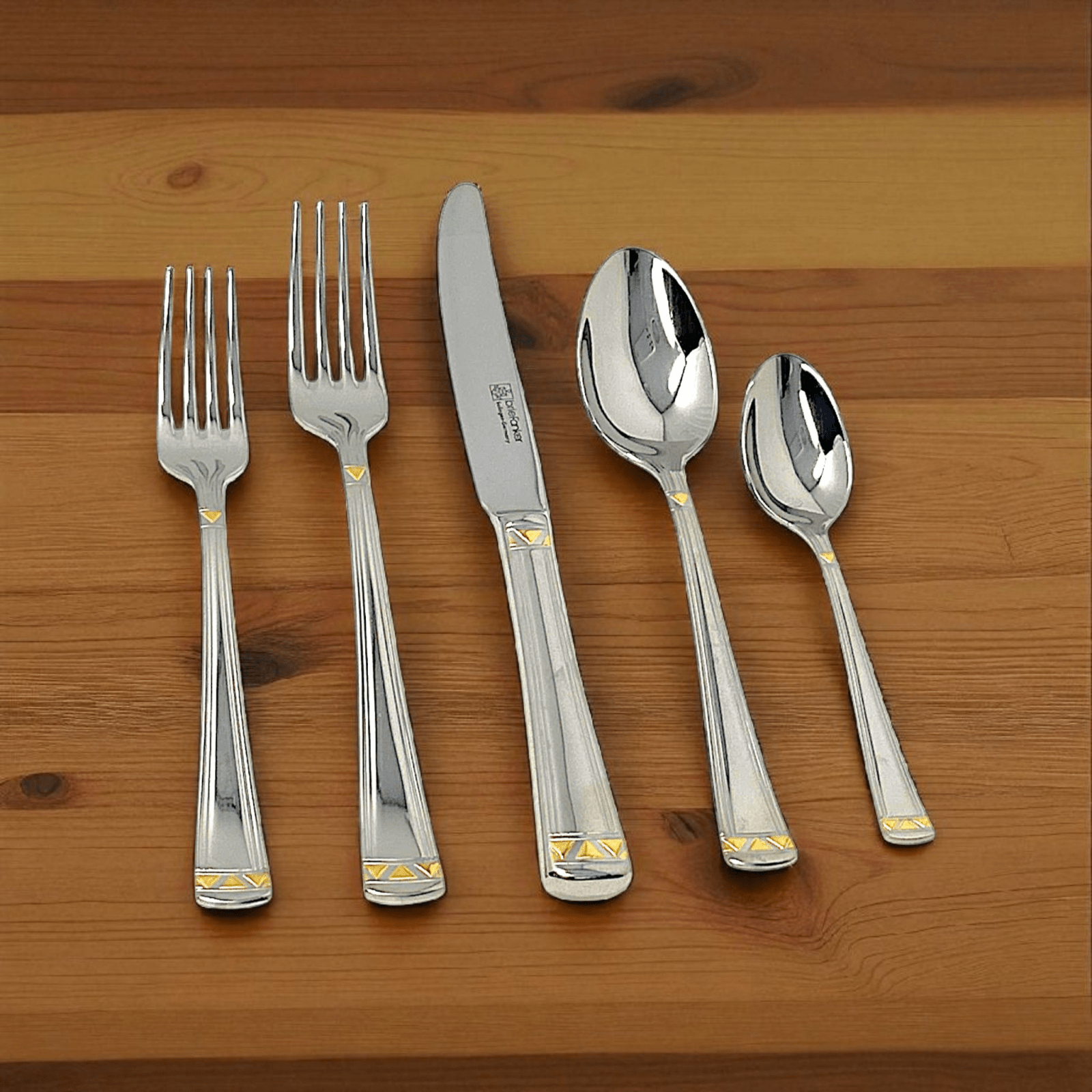 Briefanker Solingen Aradena with Gold Accent Flatware - 5 Piece Place Setting