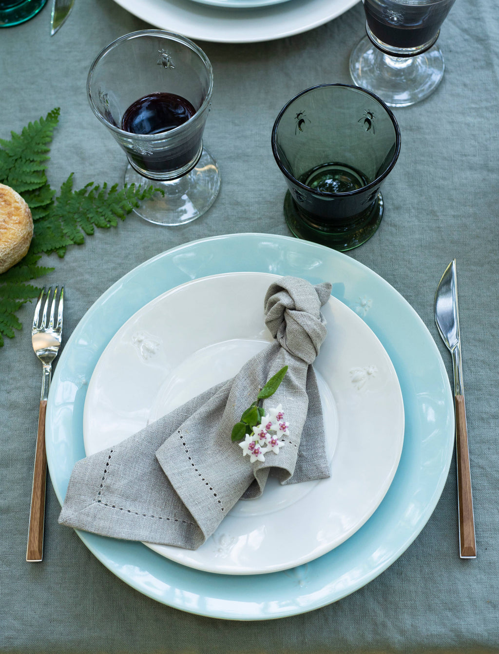 La Rochere Bee Ceramic Dinner Plates - Blue