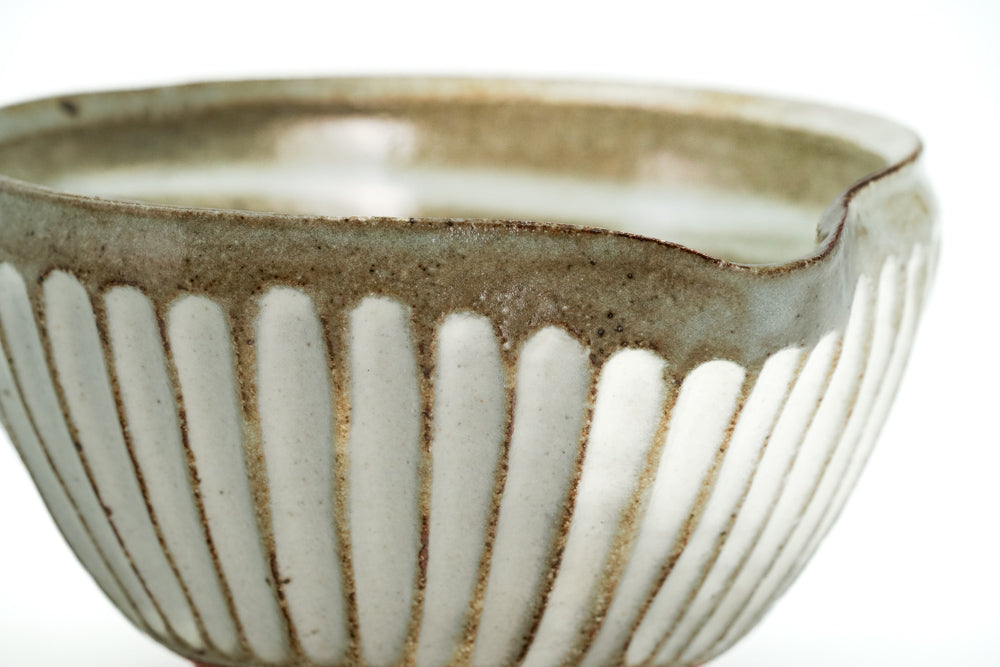 Shinogi Spouted Matcha Bowl
