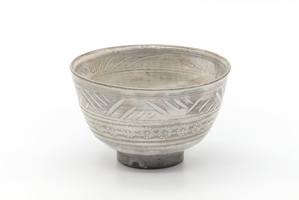 Japanese Matcha Bowl - Chrysanthemum Mishima White Slip Inlay Chawan