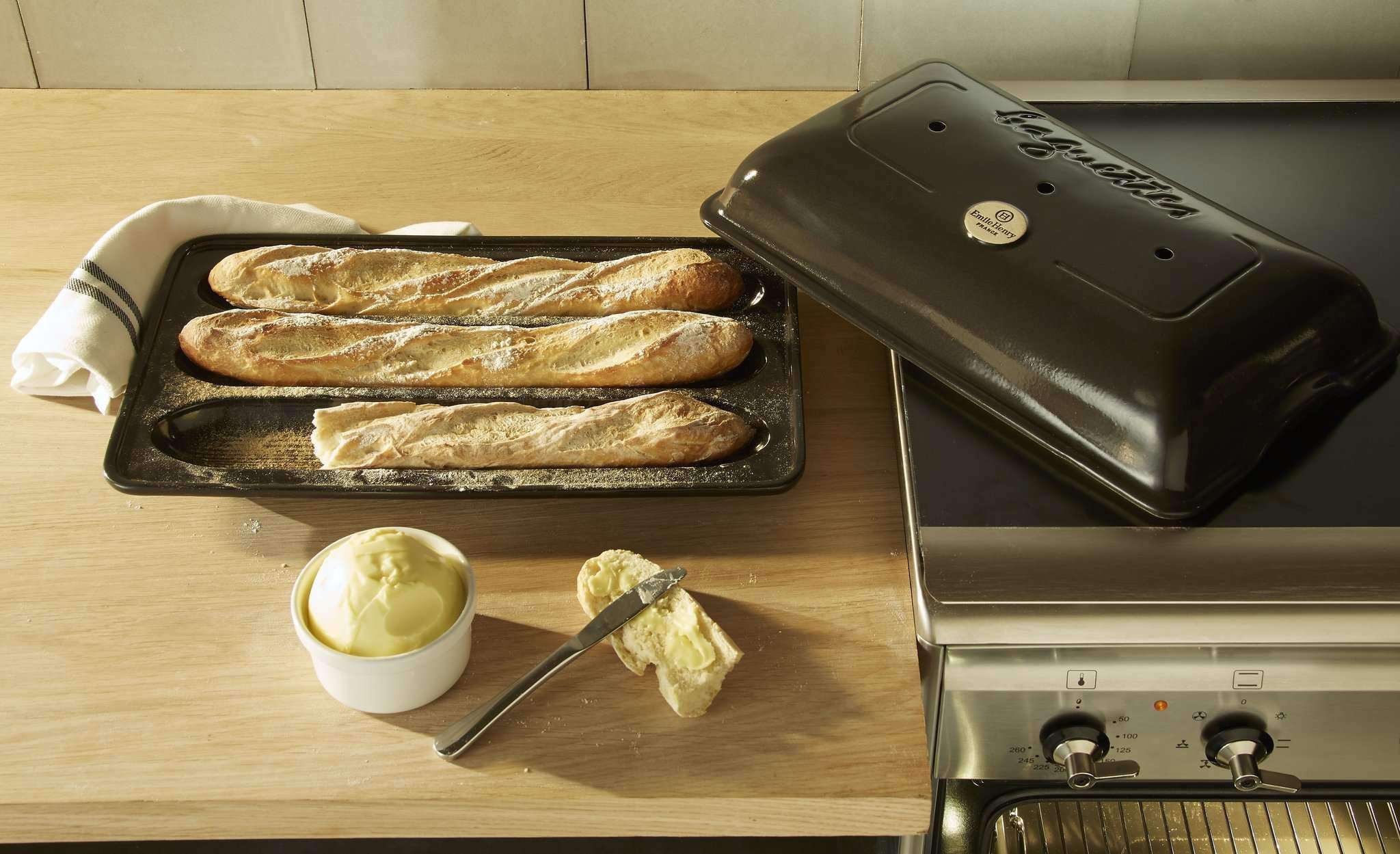 Emile Henry Baguette Baker