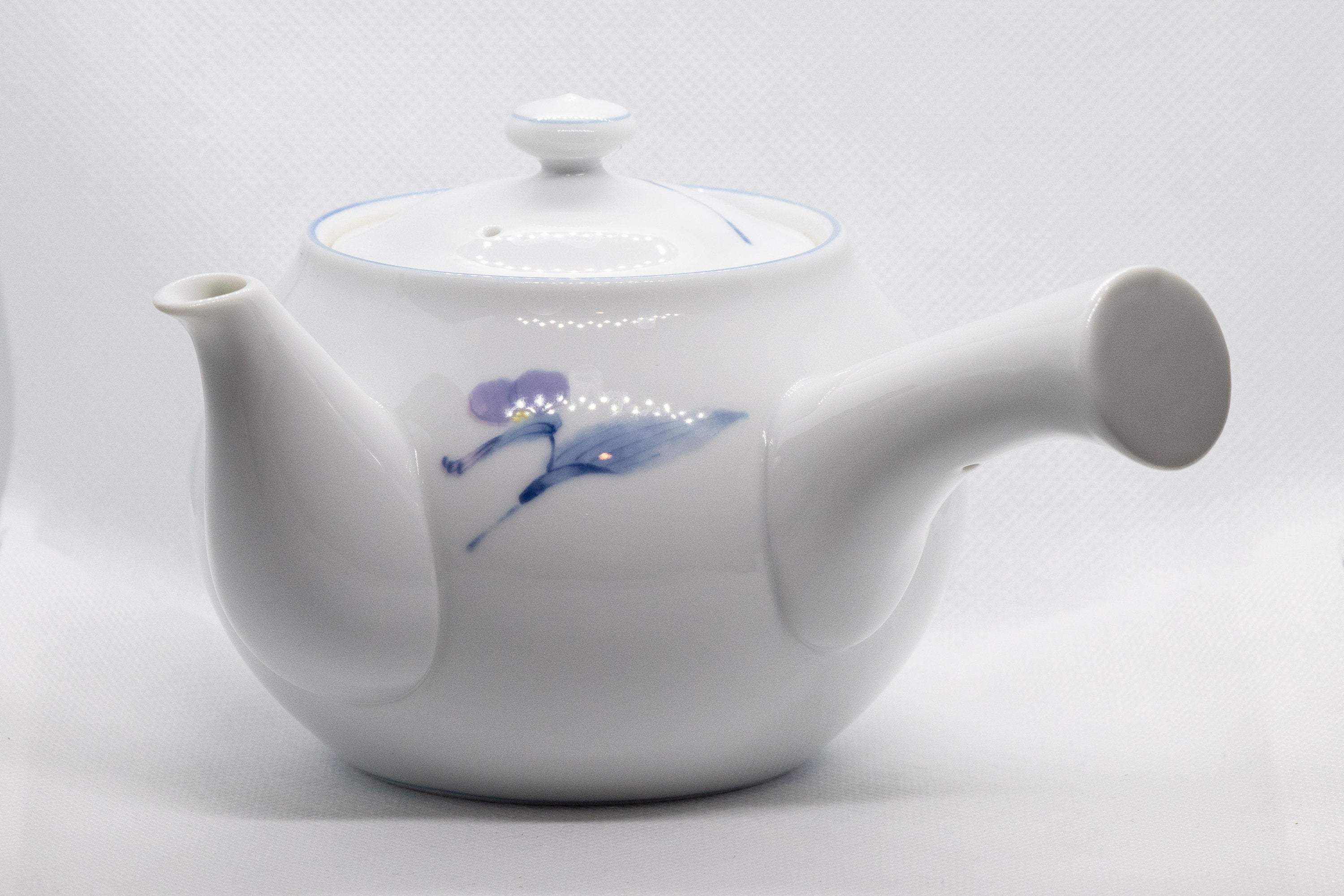 Japanese Kyusu - White Arita-yaki Porcelain Teapot with Blue Orchid decorations - 475ml