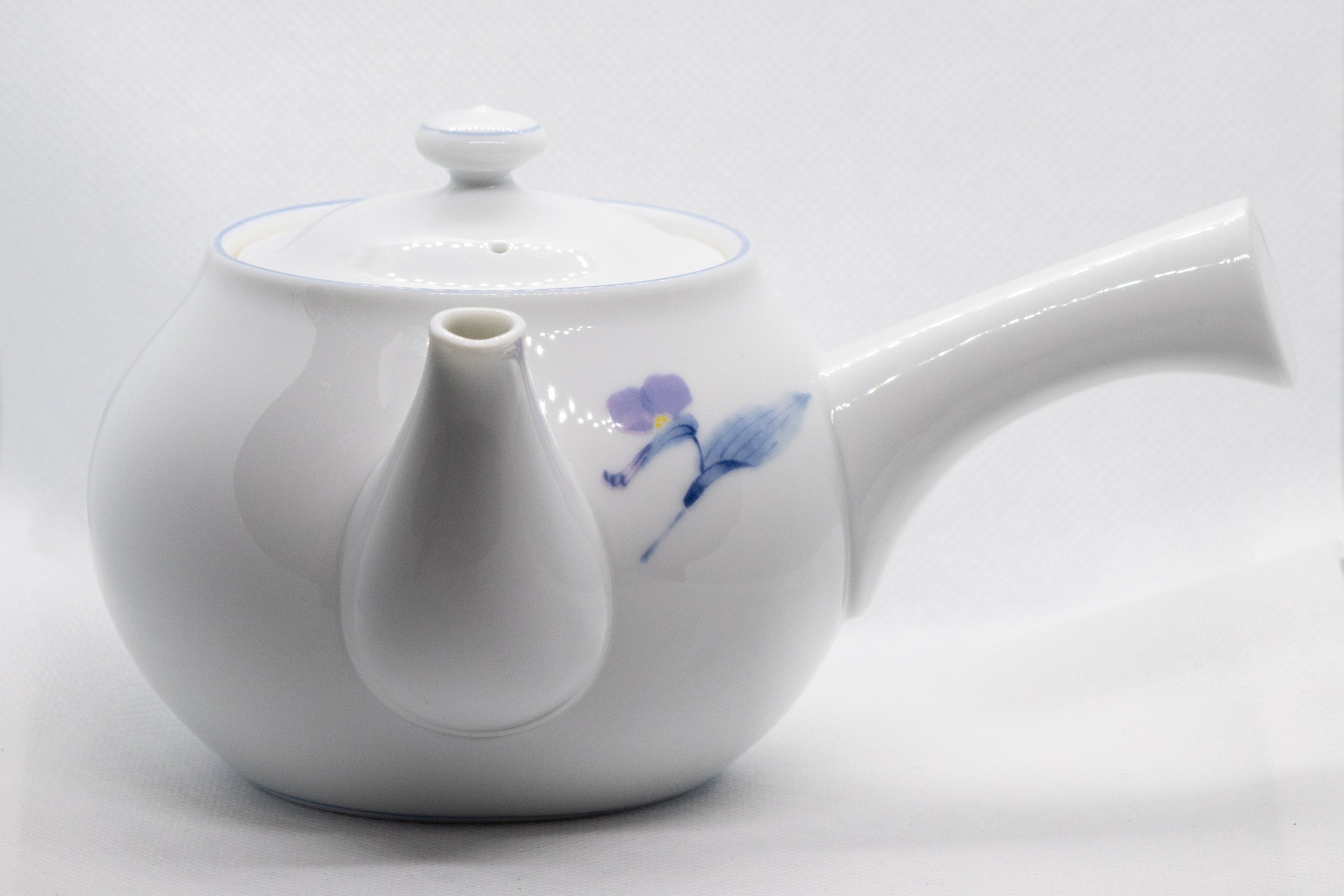 Japanese Kyusu - White Arita-yaki Porcelain Teapot with Blue Orchid decorations - 475ml