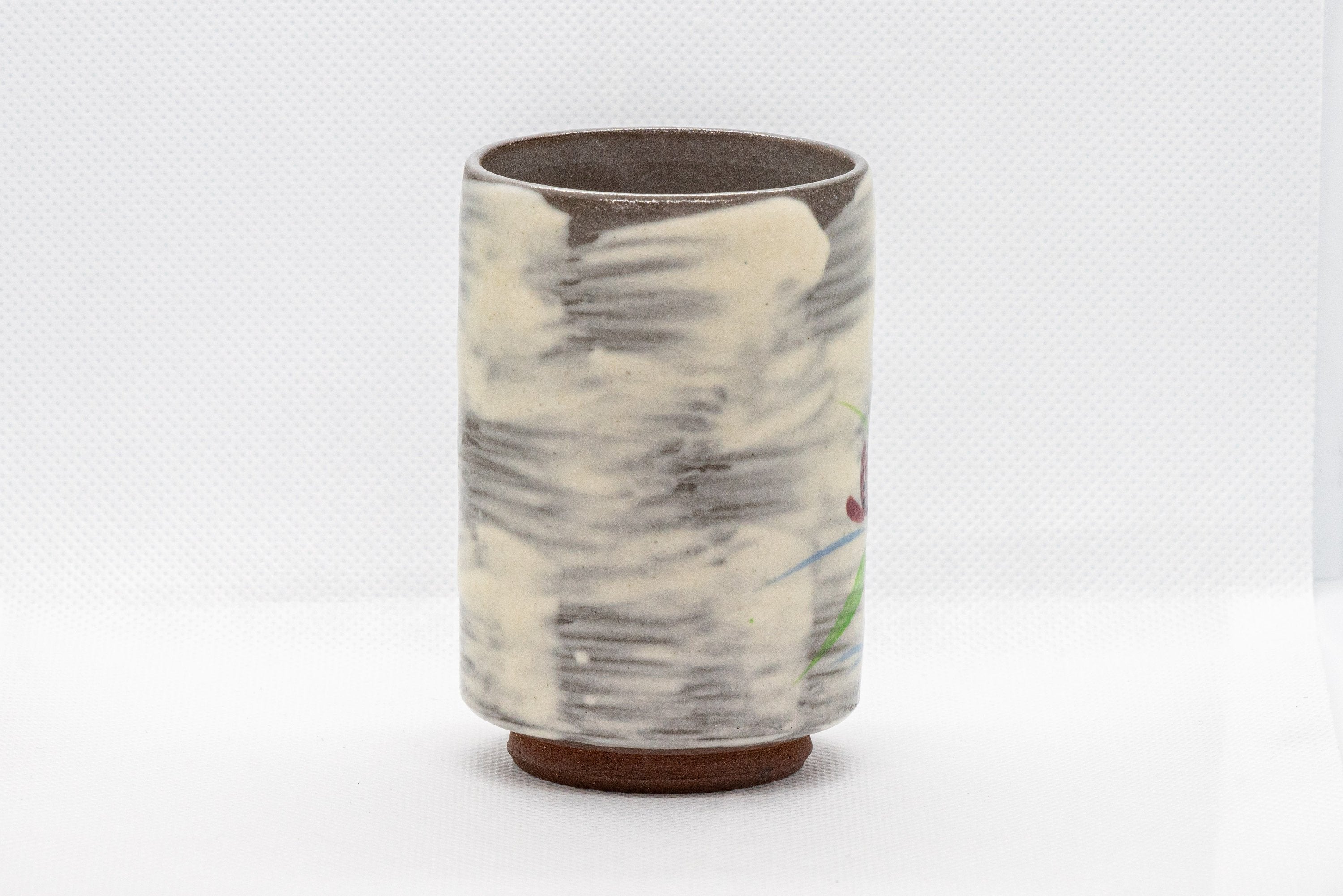 Japanese Teacup - Brushed white glaze tsutsu-gata yunomi with floral design - 150ml