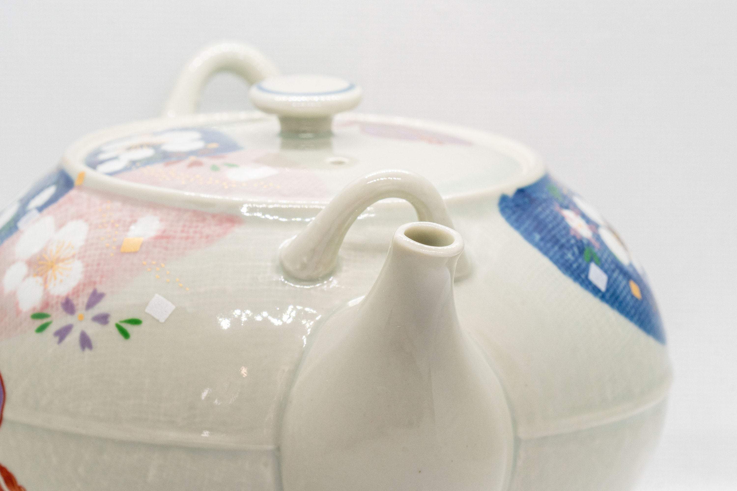 Japanese Dobin - Arita-yaki Teapot with Spring Flower Motifs - 630ml