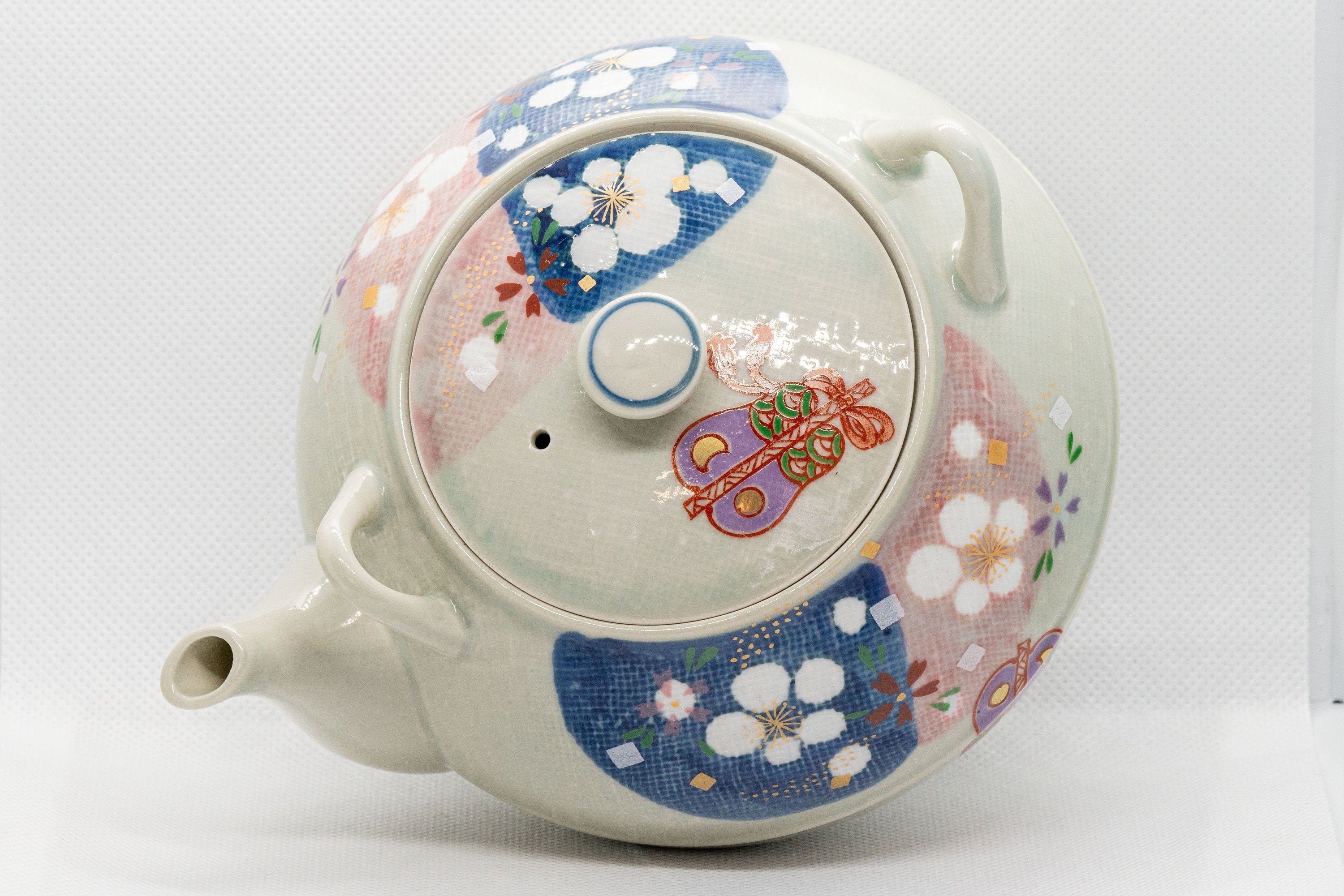 Japanese Dobin - Arita-yaki Teapot with Spring Flower Motifs - 630ml
