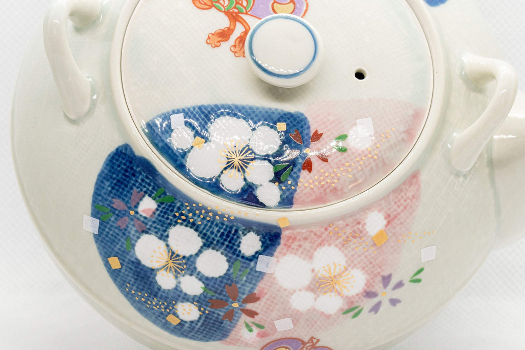 Japanese Dobin - Arita-yaki Teapot with Spring Flower Motifs - 630ml