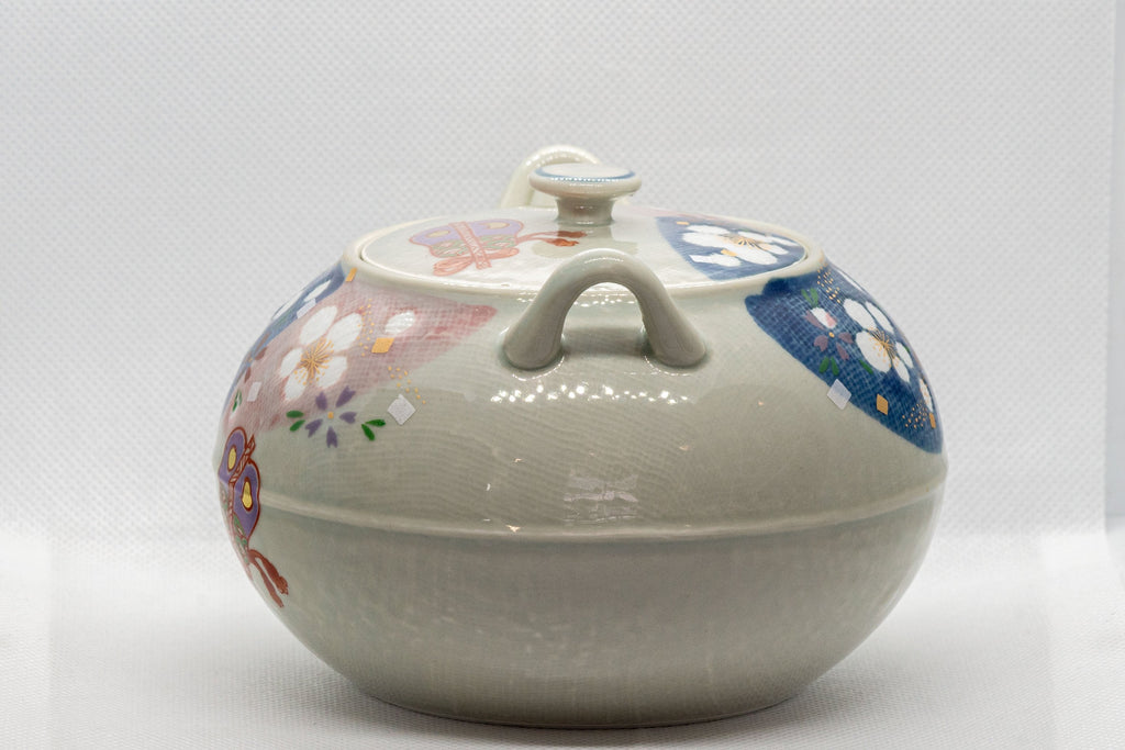 Japanese Dobin - Arita-yaki Teapot with Spring Flower Motifs - 630ml